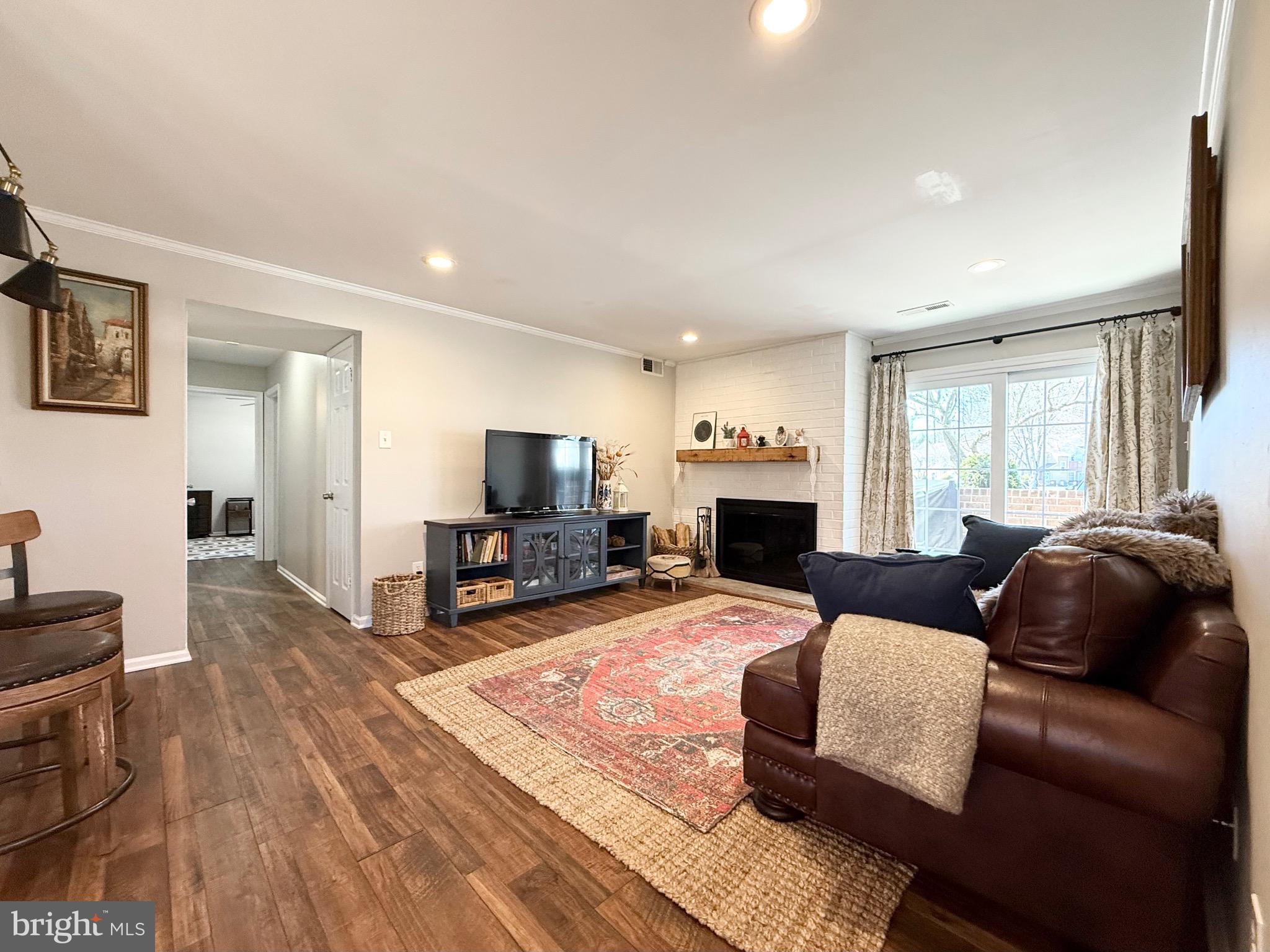 SAW MILL VALLEY - Residential