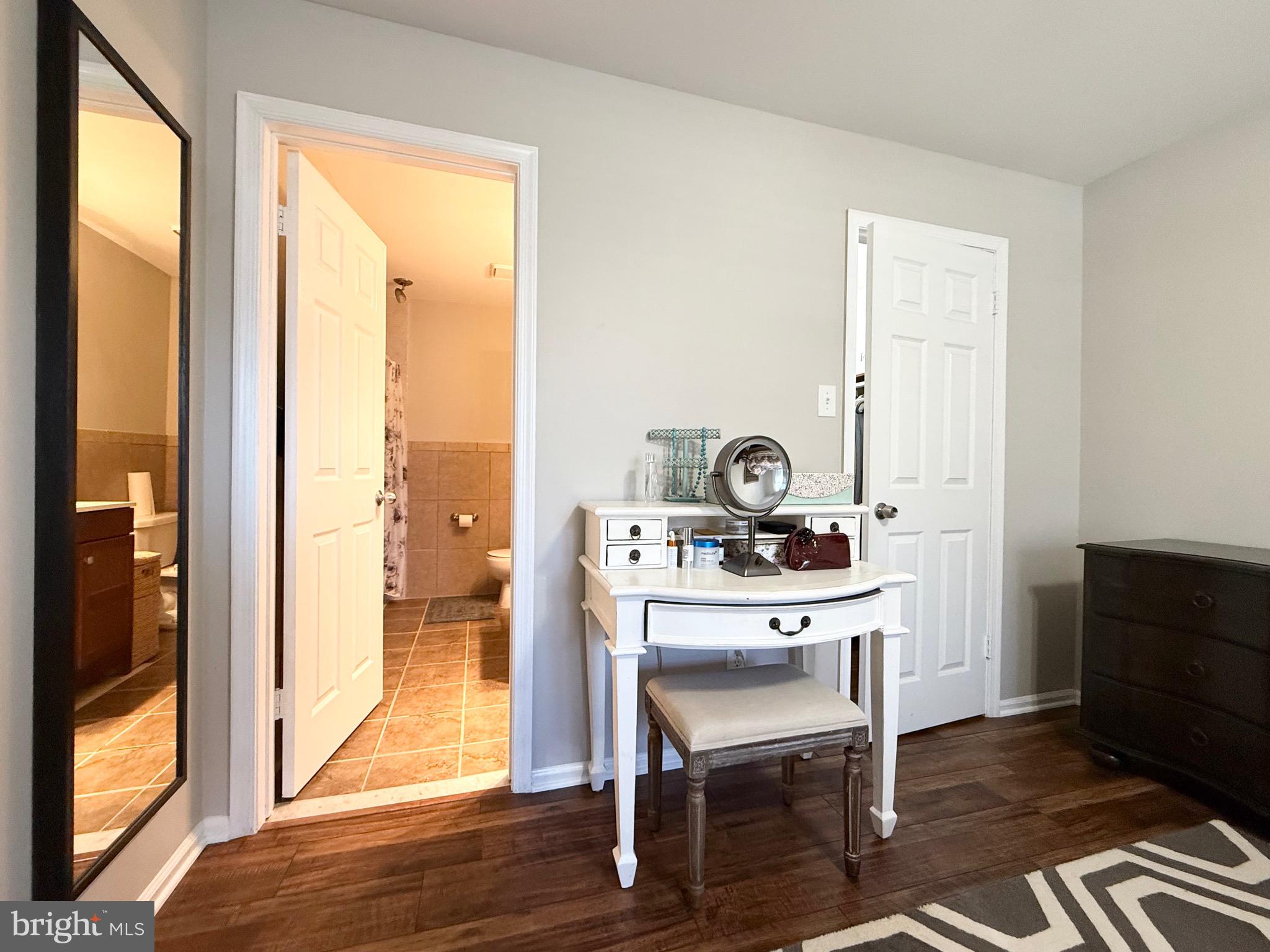 SAW MILL VALLEY - Residential