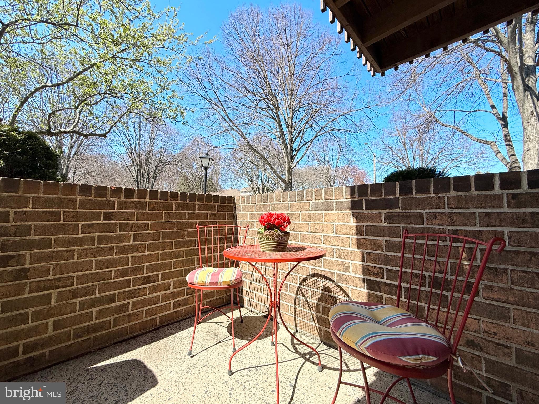 SAW MILL VALLEY - Residential