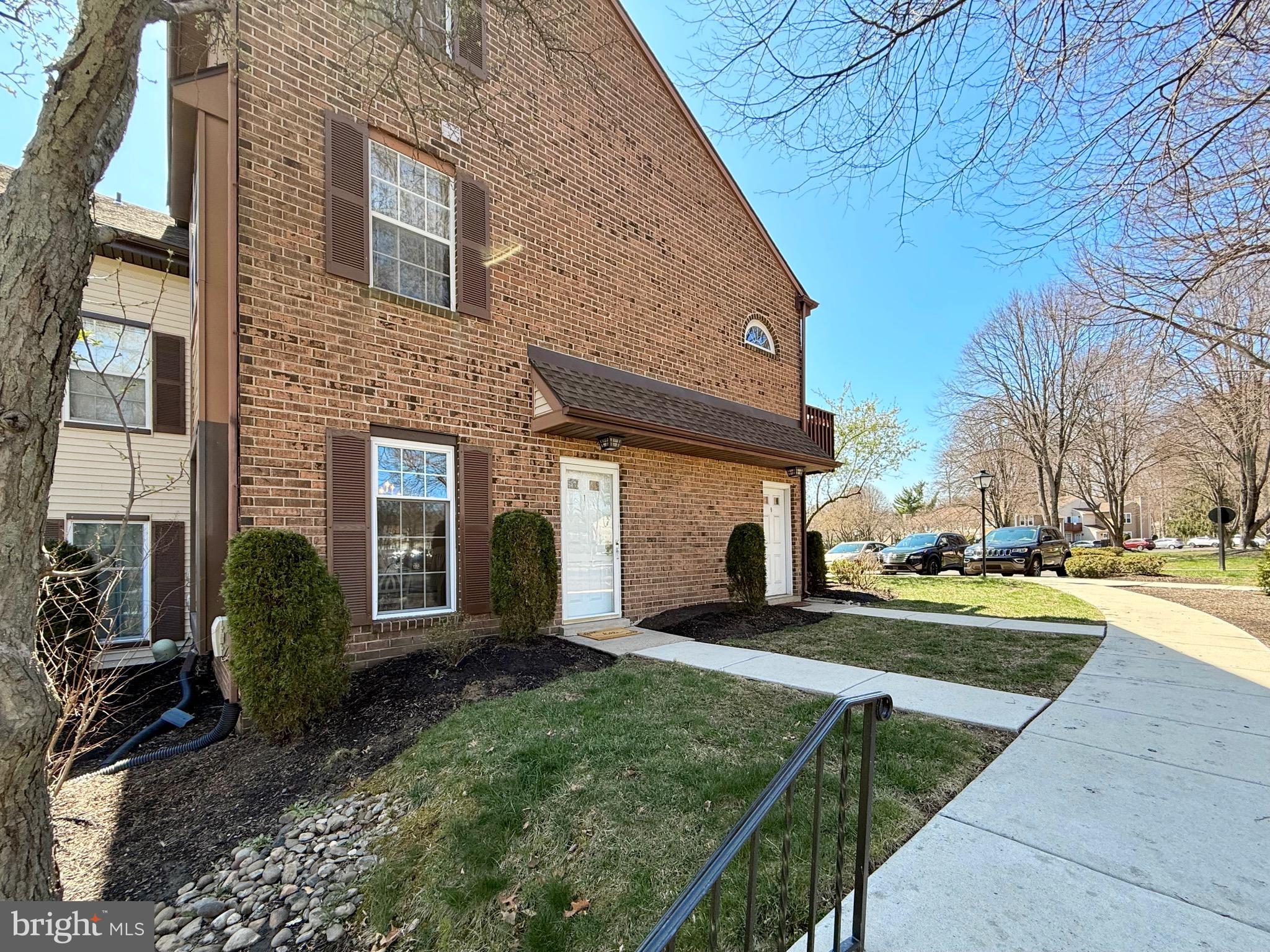 SAW MILL VALLEY - Residential