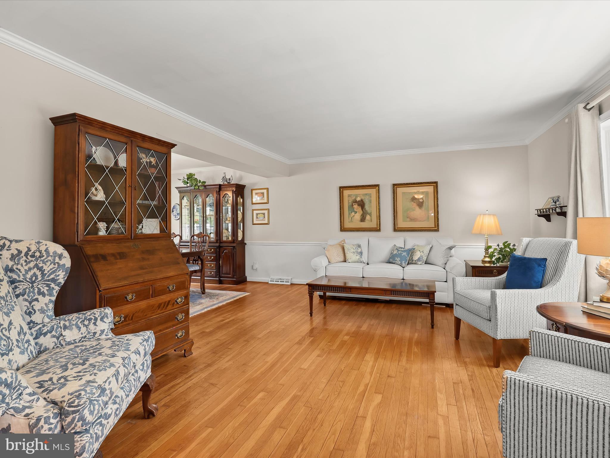 ROUND ACRES - Residential