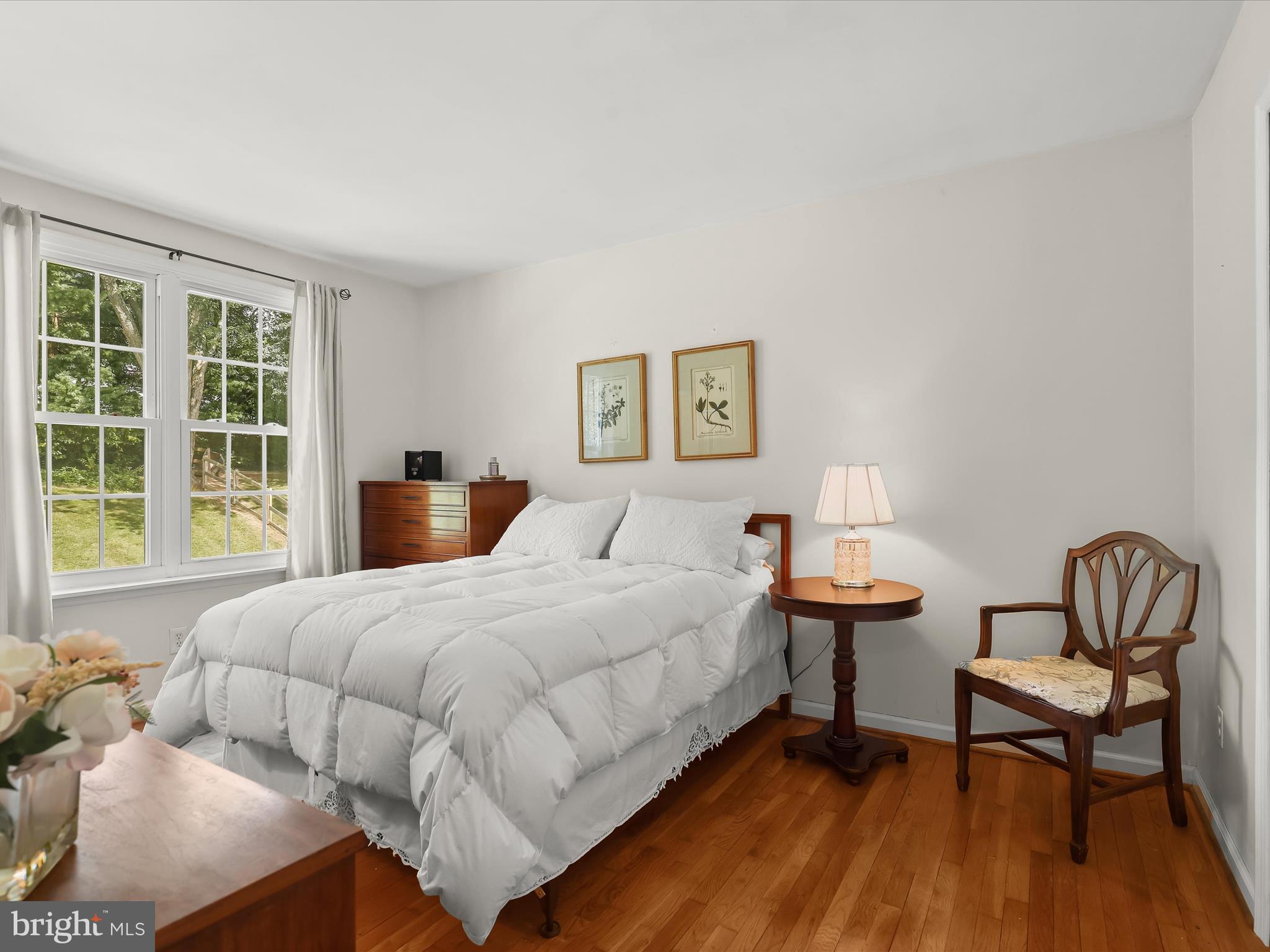 ROUND ACRES - Residential