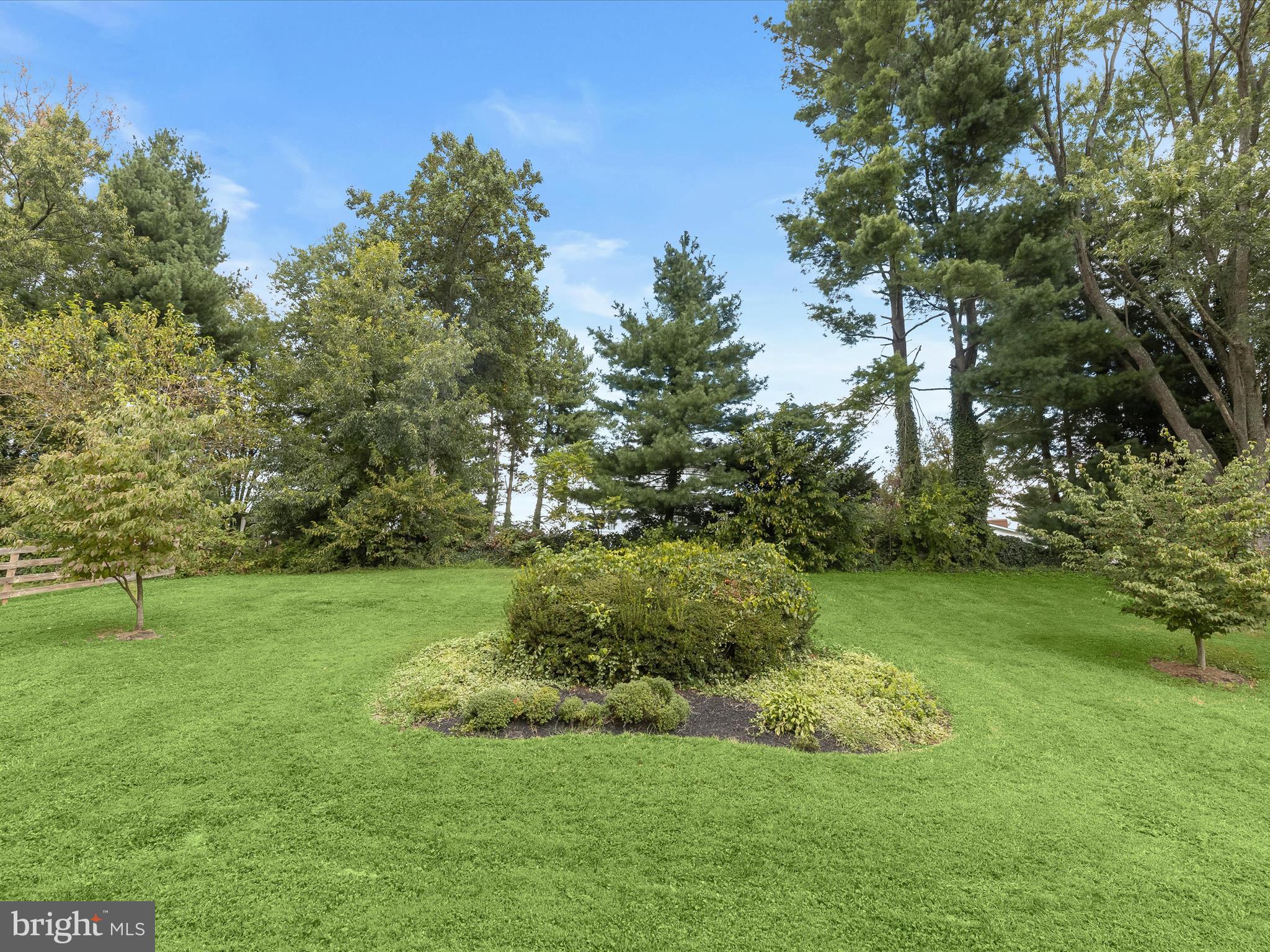 ROUND ACRES - Residential