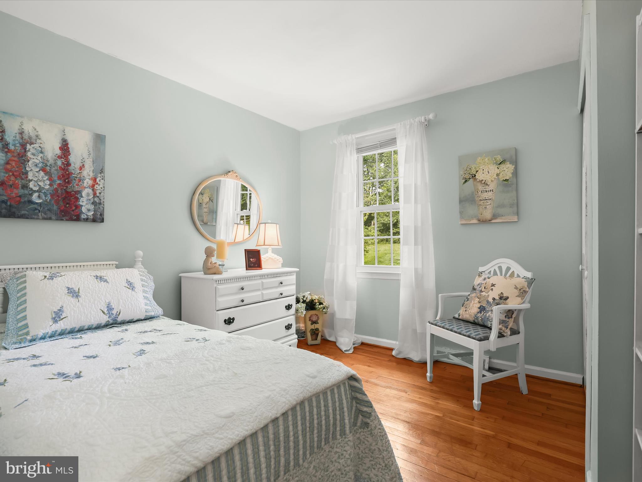 ROUND ACRES - Residential