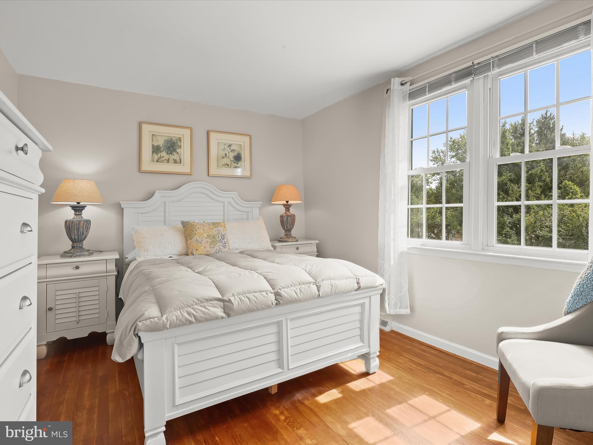 ROUND ACRES - Residential