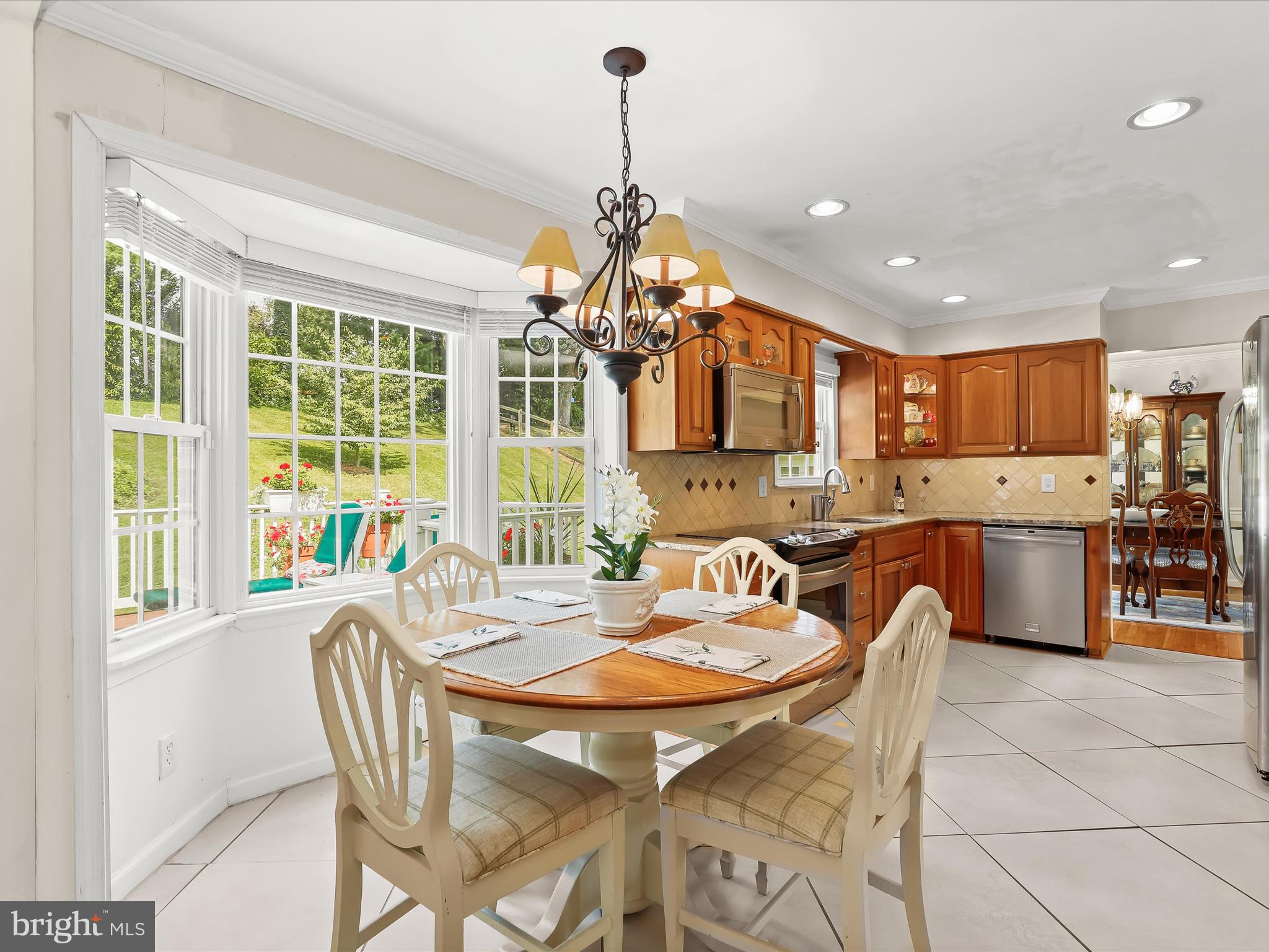 ROUND ACRES - Residential