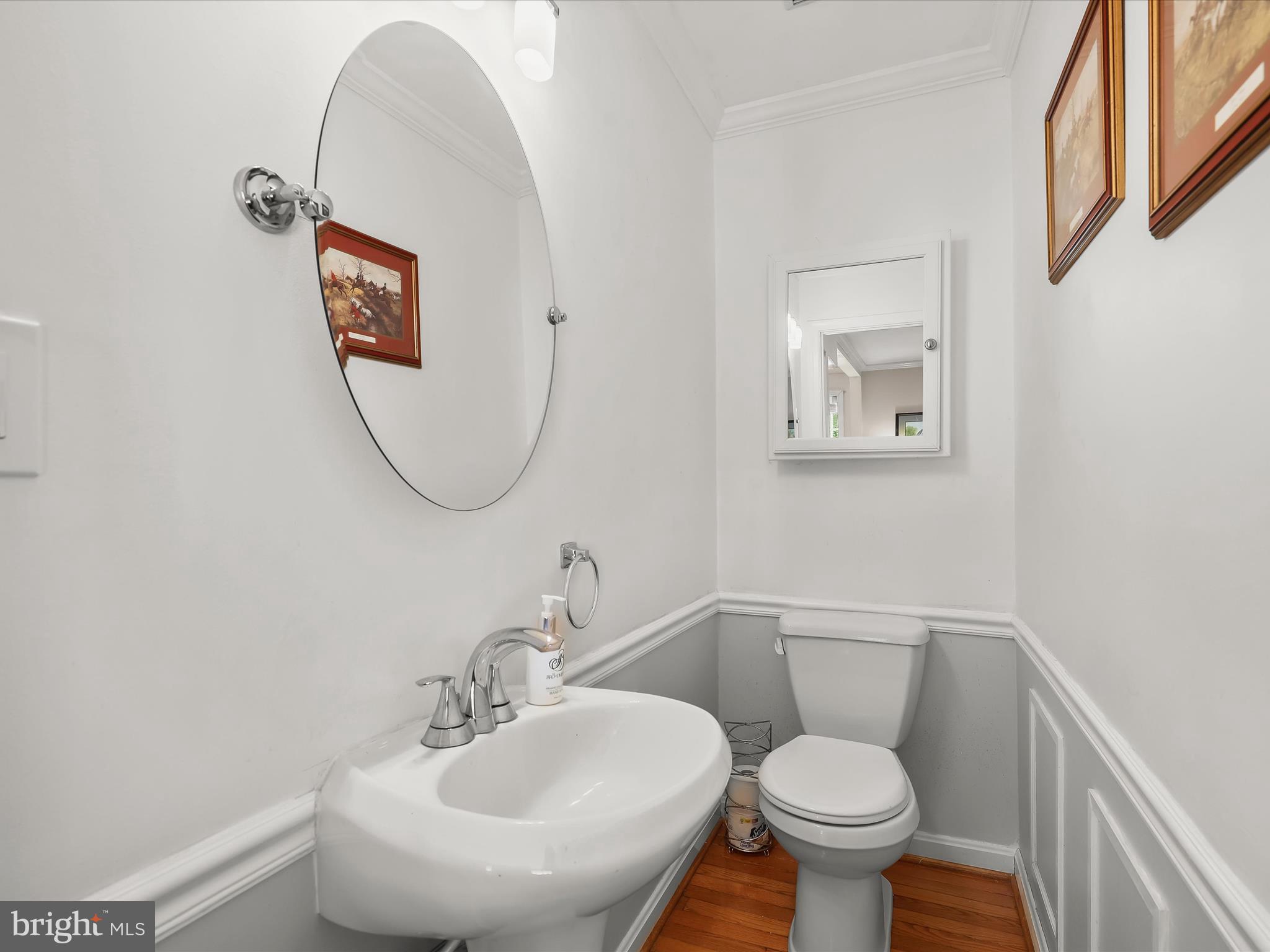 ROUND ACRES - Residential