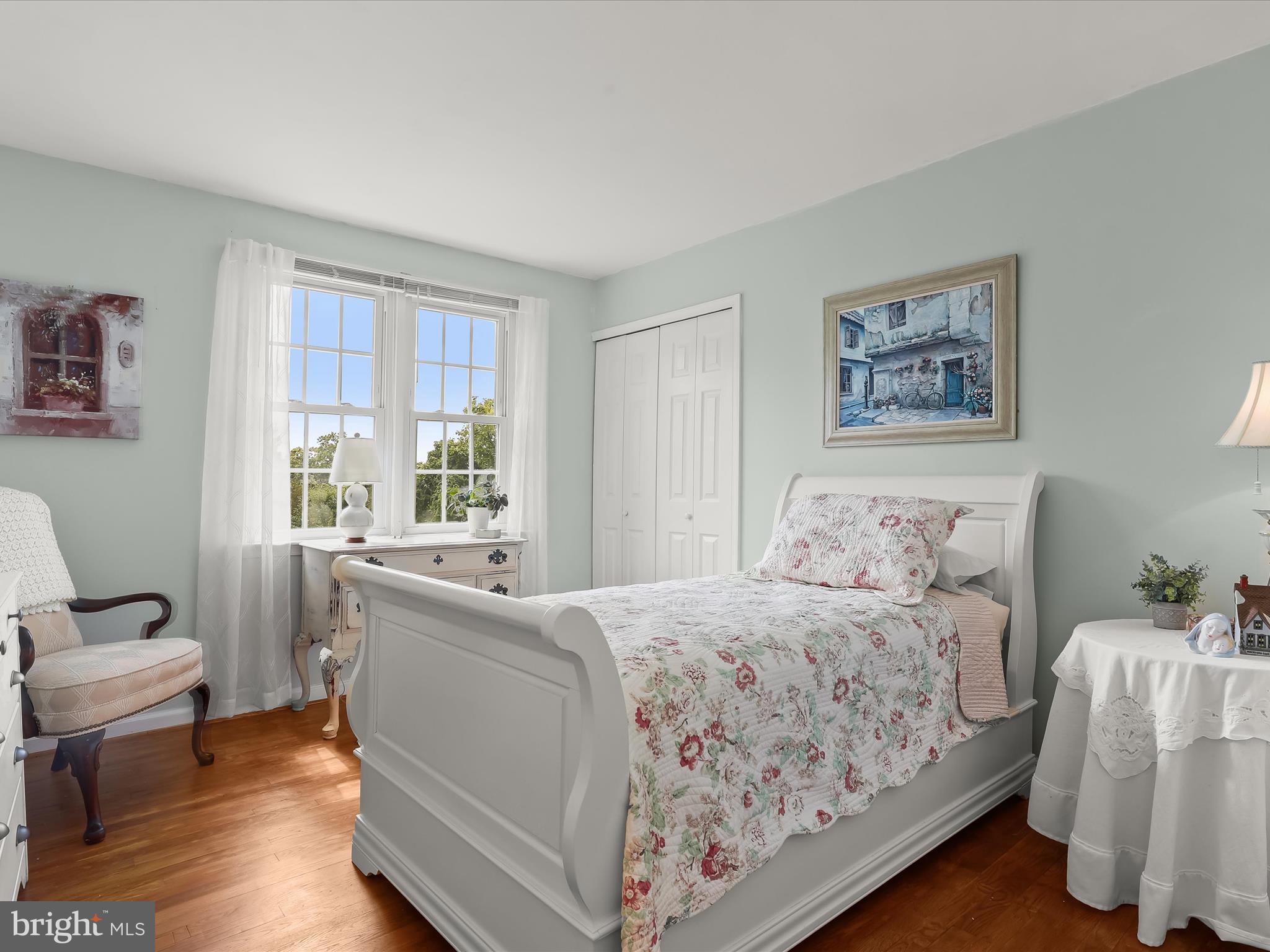 ROUND ACRES - Residential