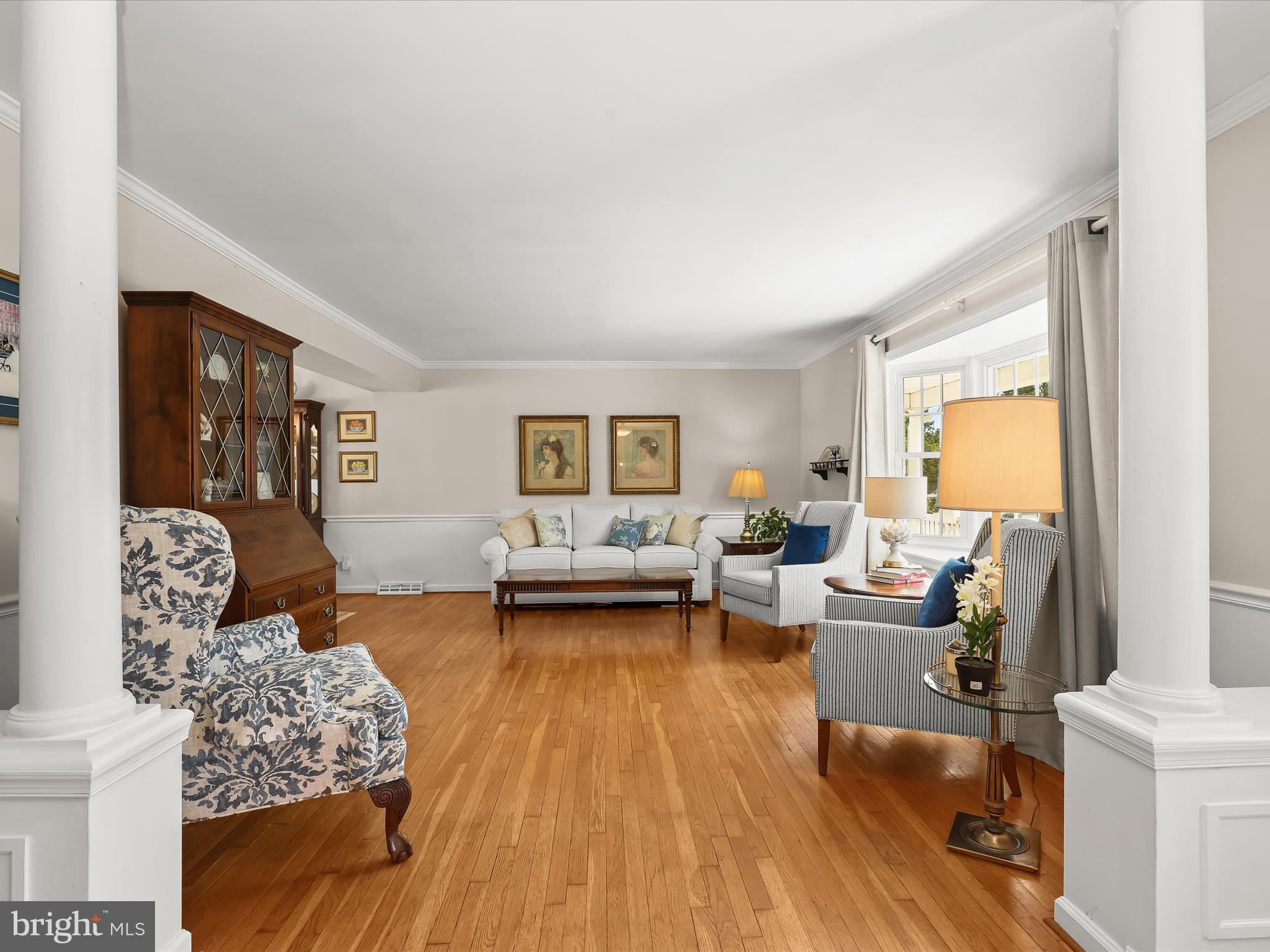 ROUND ACRES - Residential