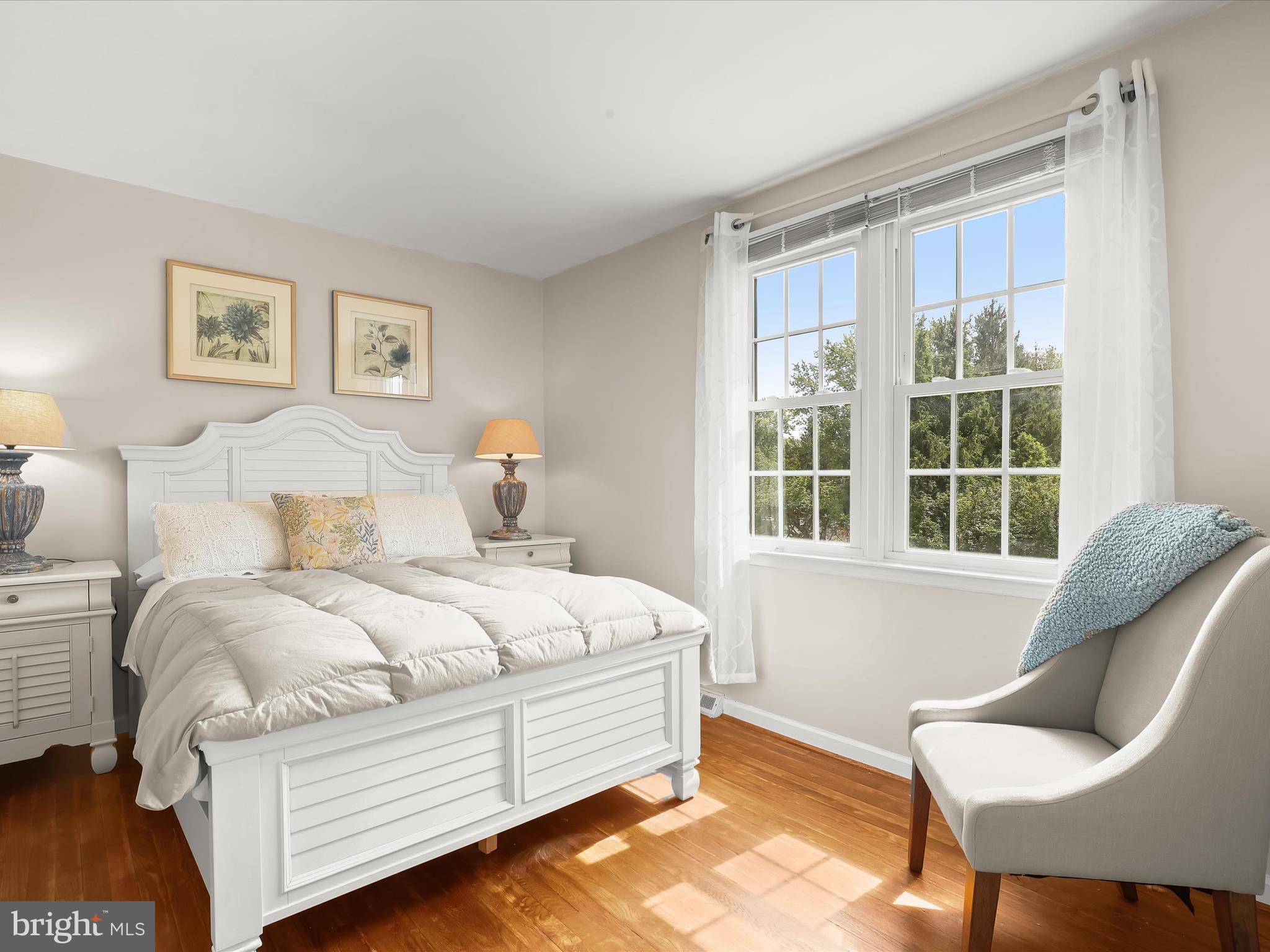 ROUND ACRES - Residential