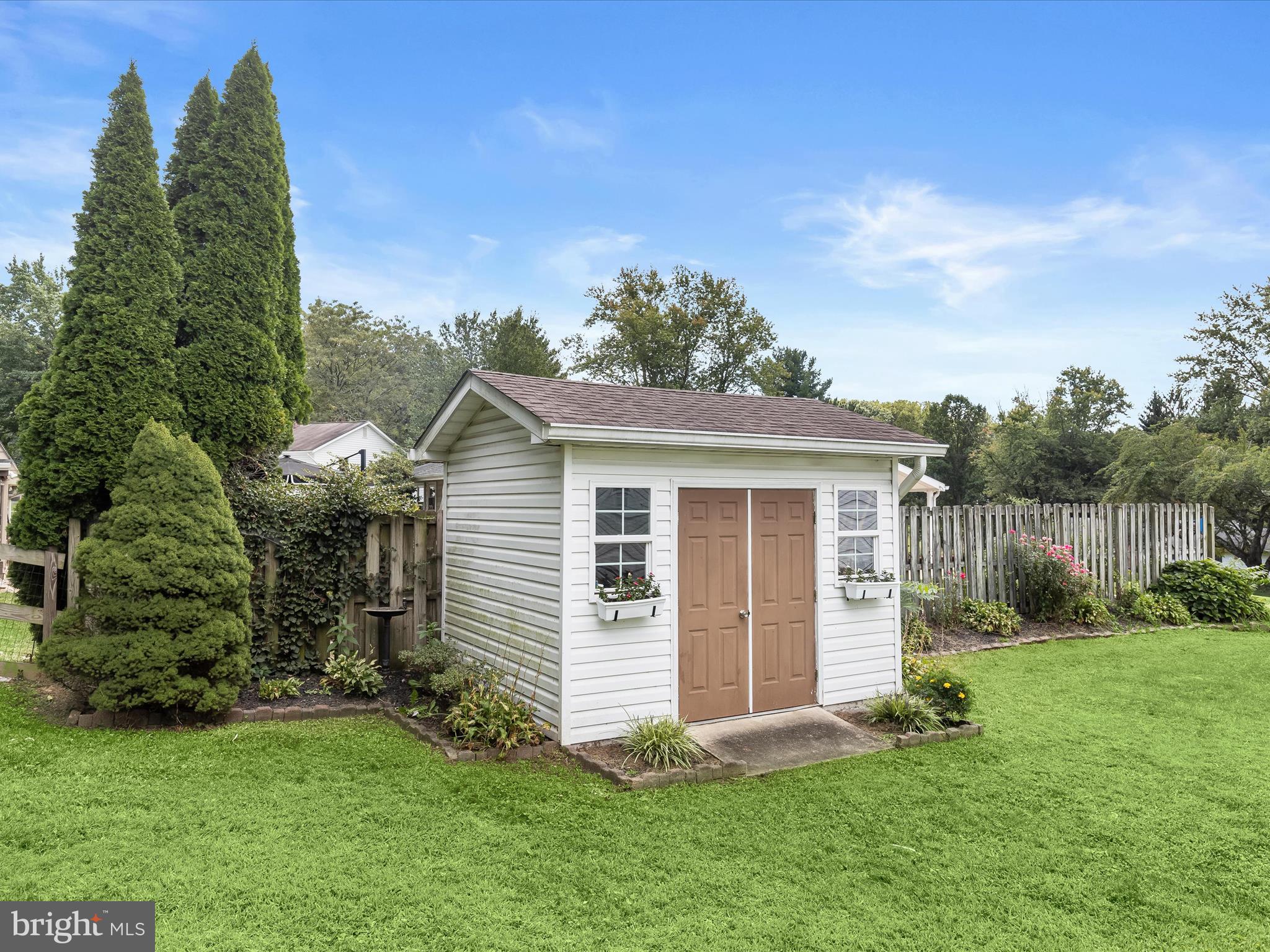 ROUND ACRES - Residential