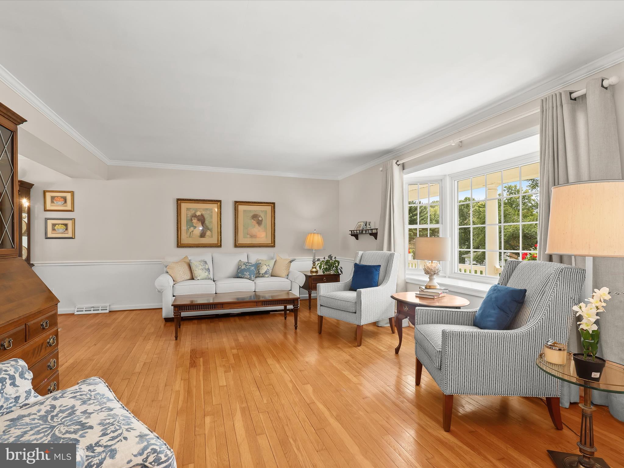 ROUND ACRES - Residential