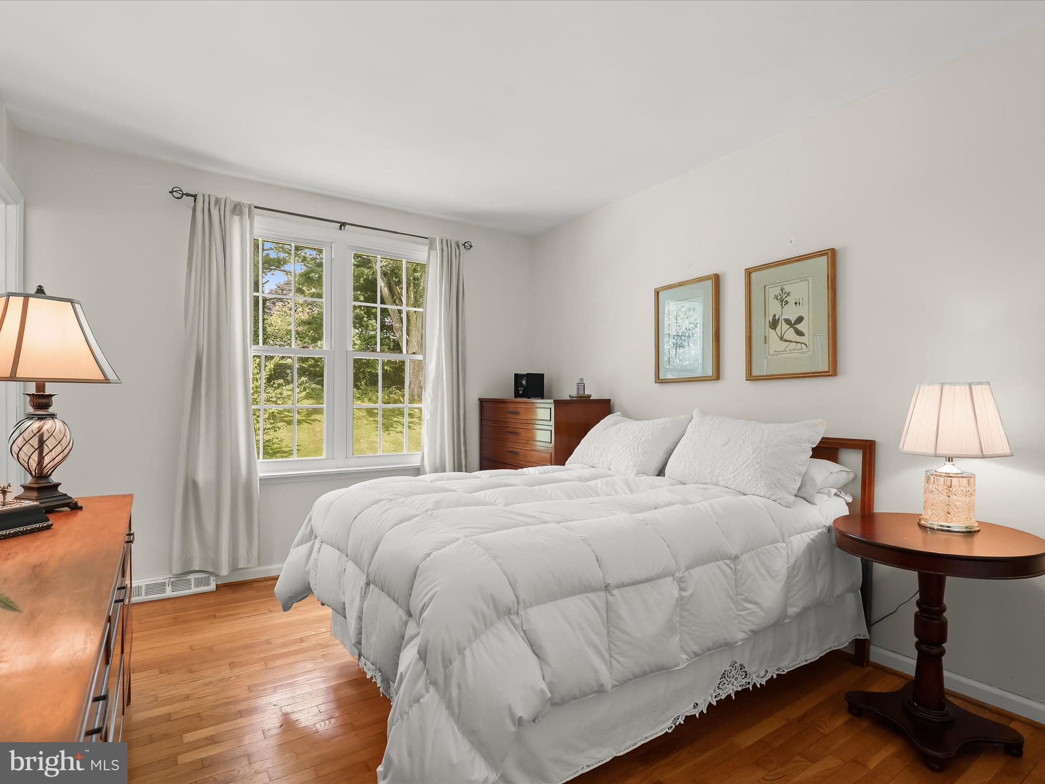 ROUND ACRES - Residential