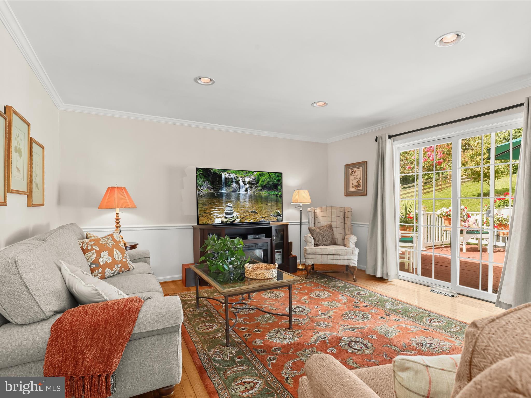 ROUND ACRES - Residential