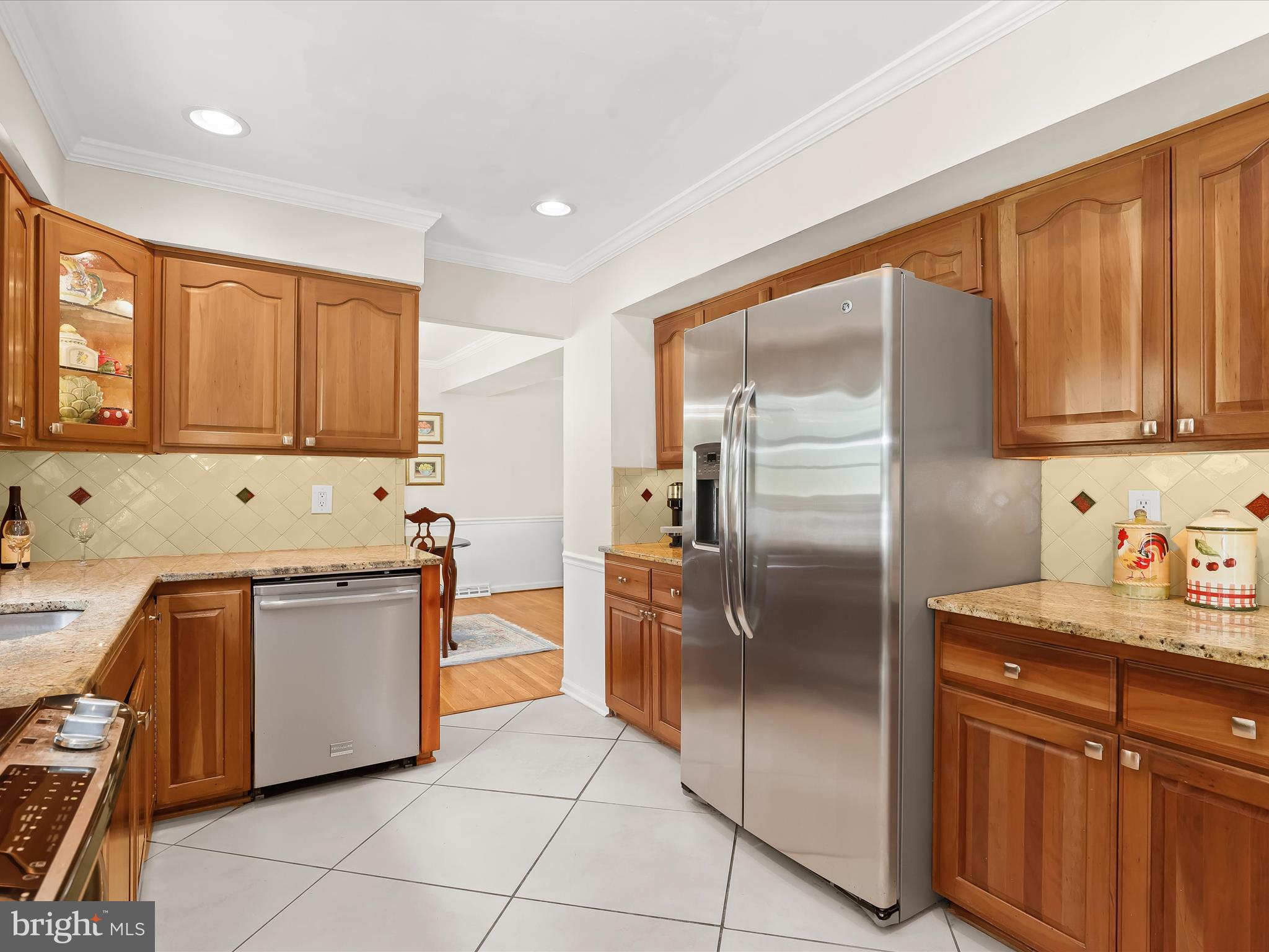 ROUND ACRES - Residential