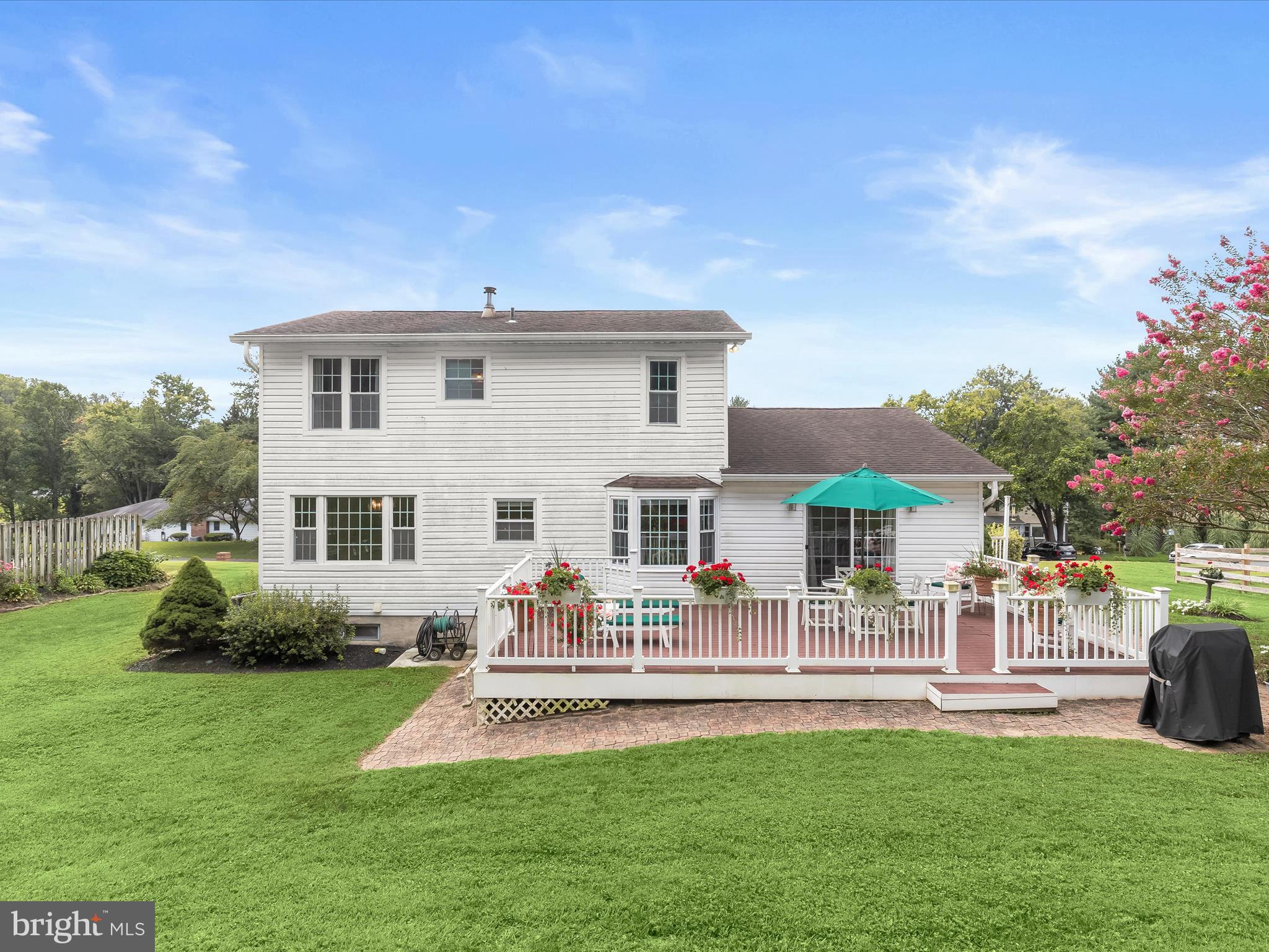 ROUND ACRES - Residential