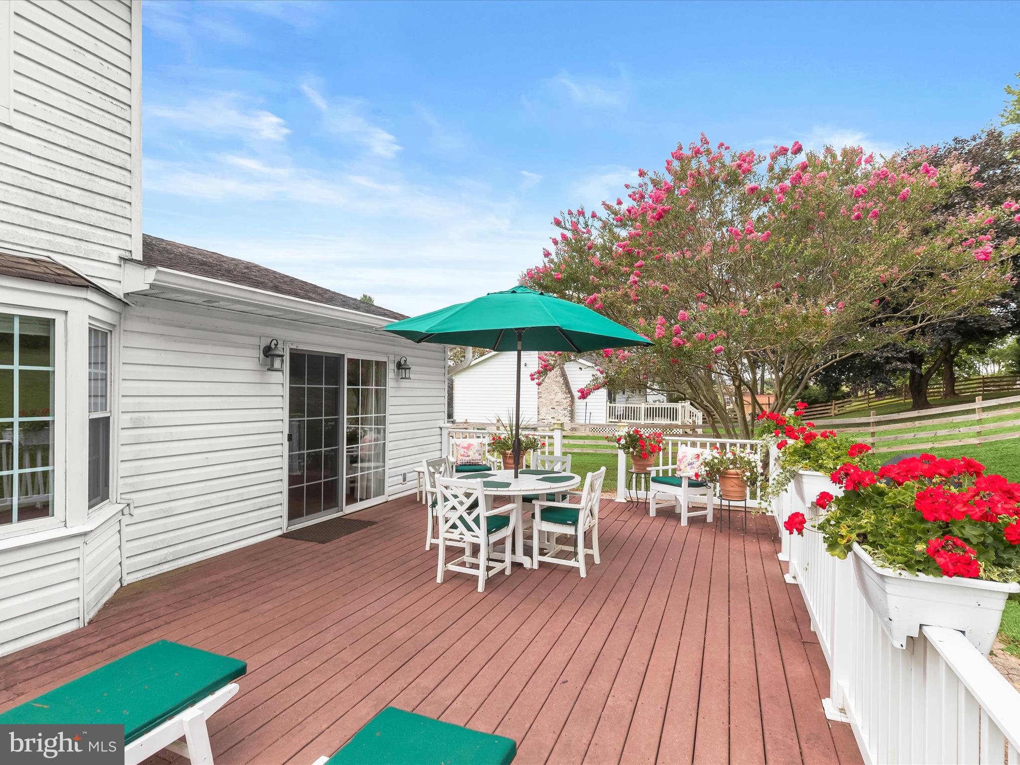 ROUND ACRES - Residential