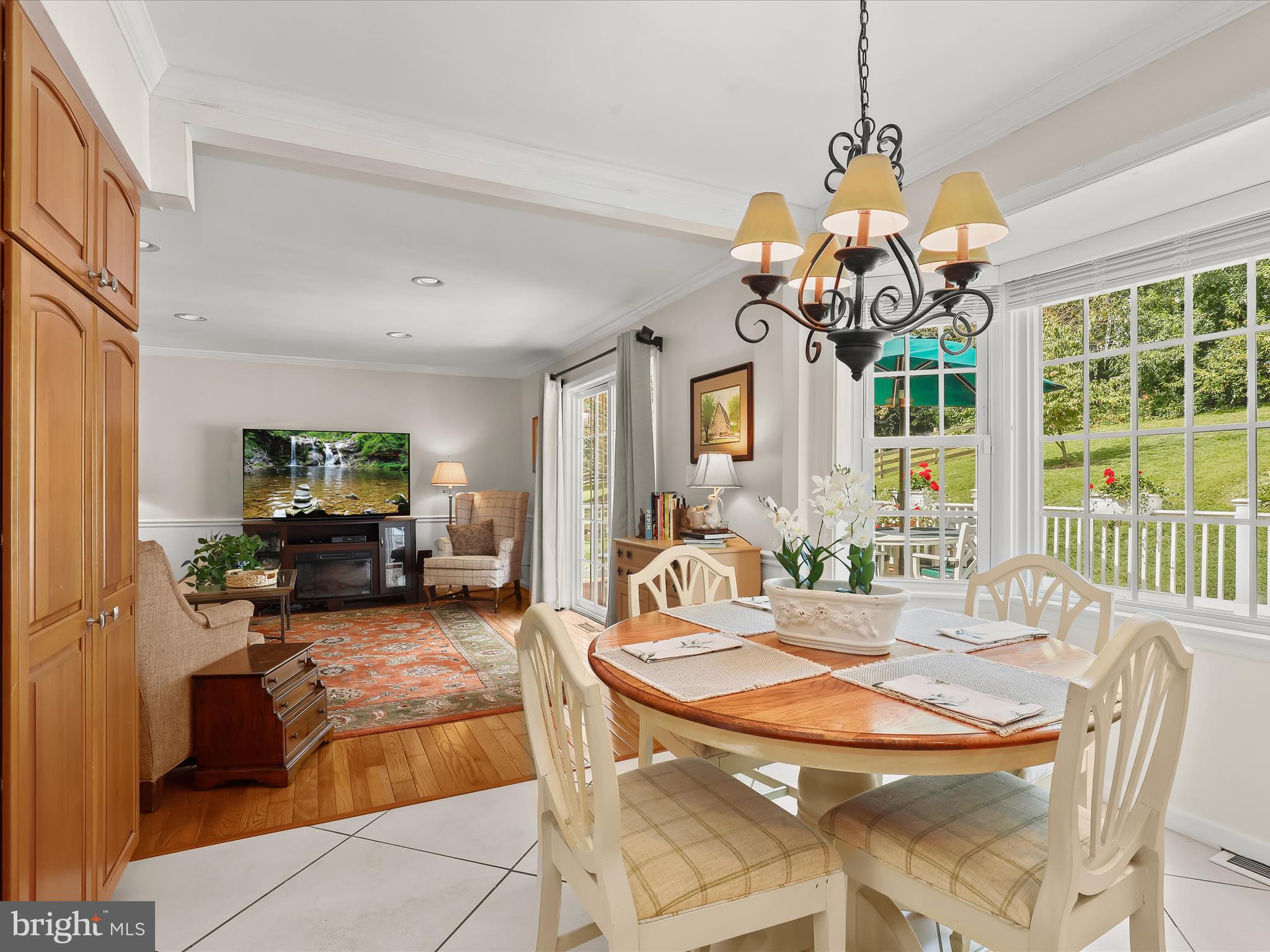 ROUND ACRES - Residential