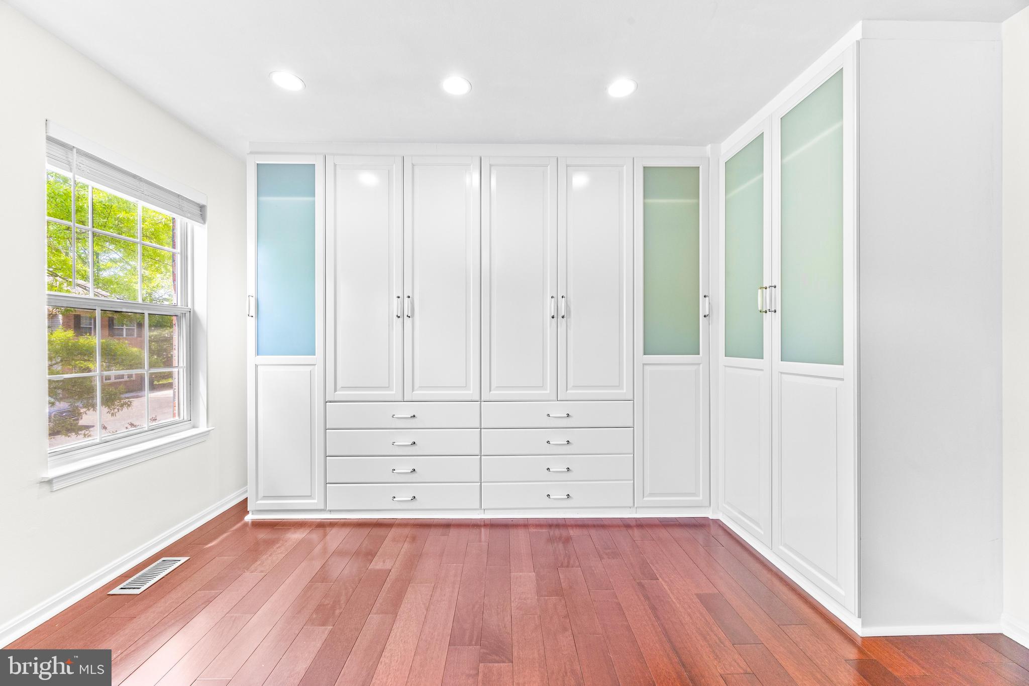 BEECHWOOD HILL - Residential