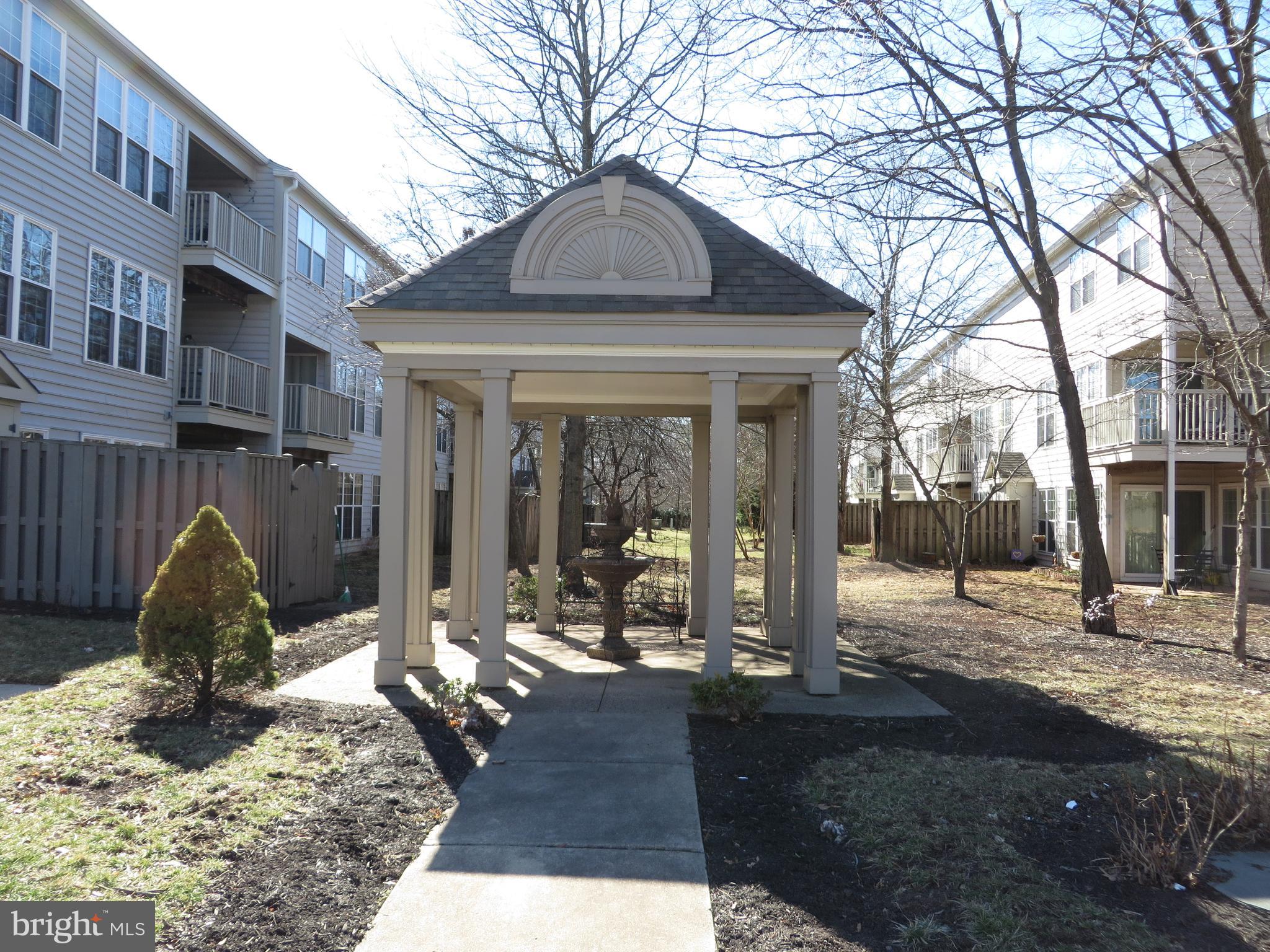 BULL RUN CONDO - Residential