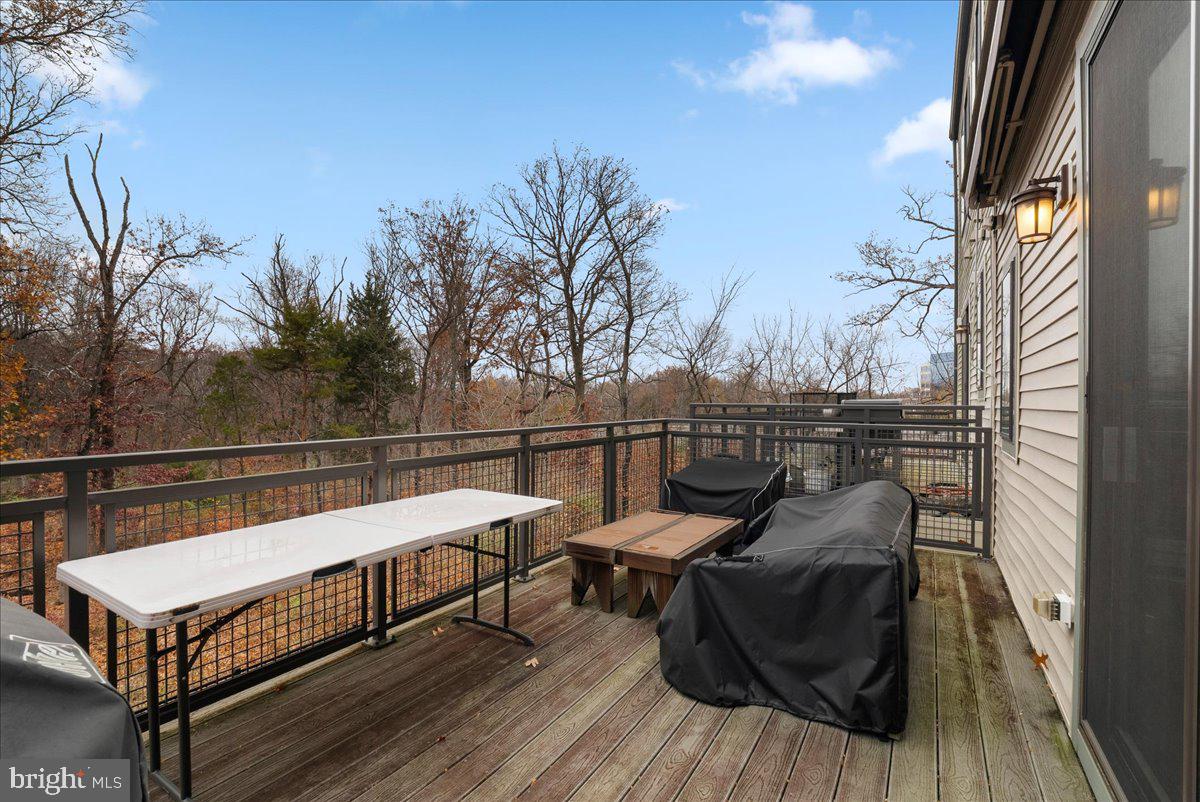 PRESERVE AT WESTFIELDS - Residential Lease