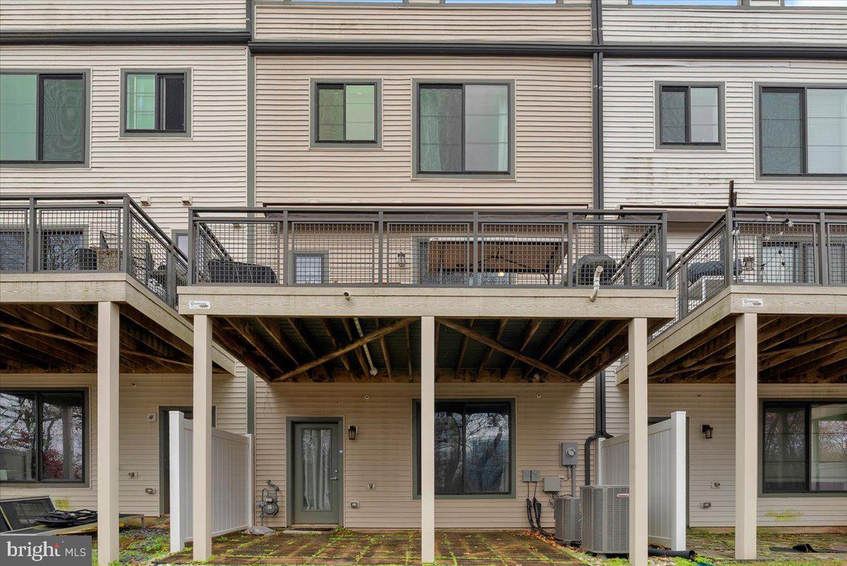 PRESERVE AT WESTFIELDS - Residential Lease