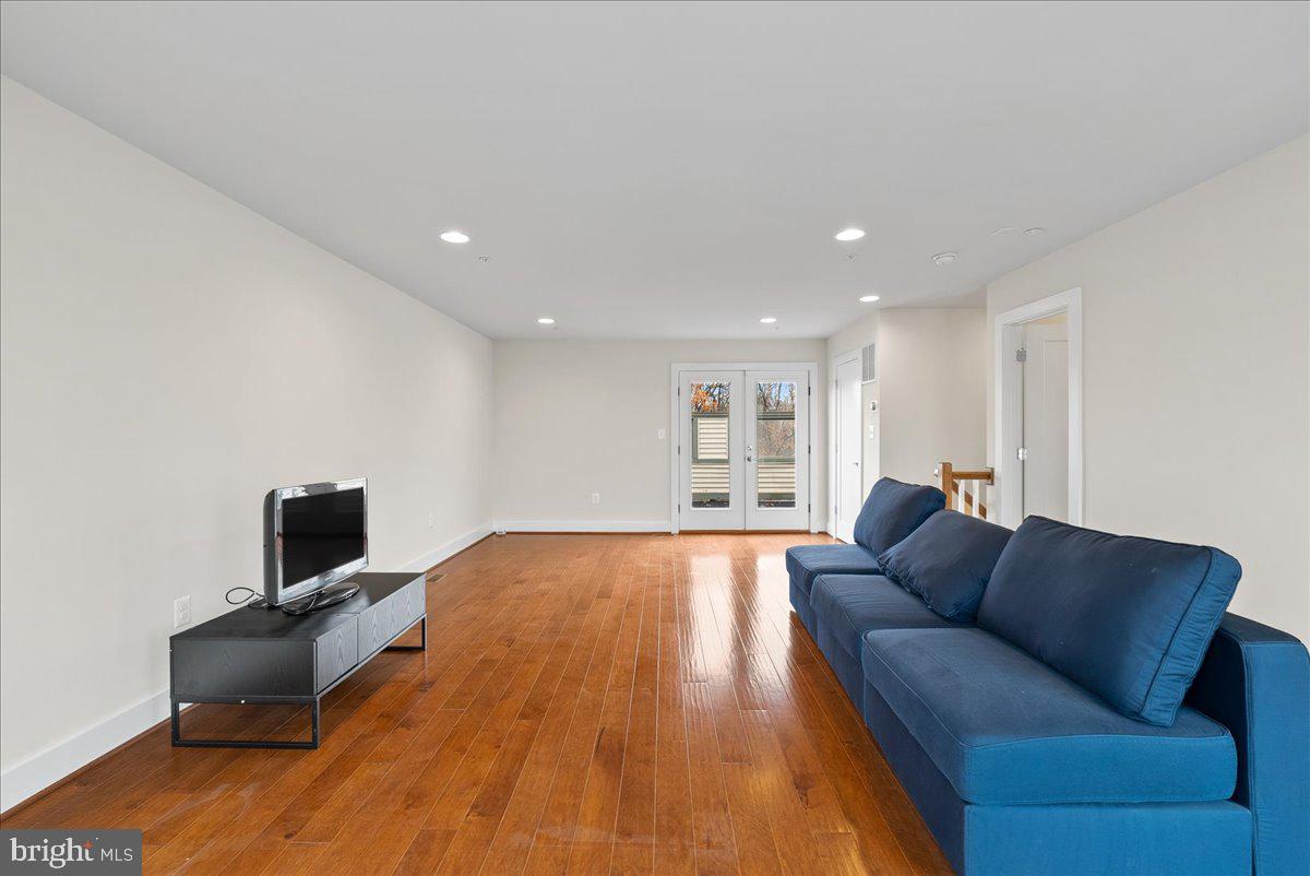 PRESERVE AT WESTFIELDS - Residential Lease