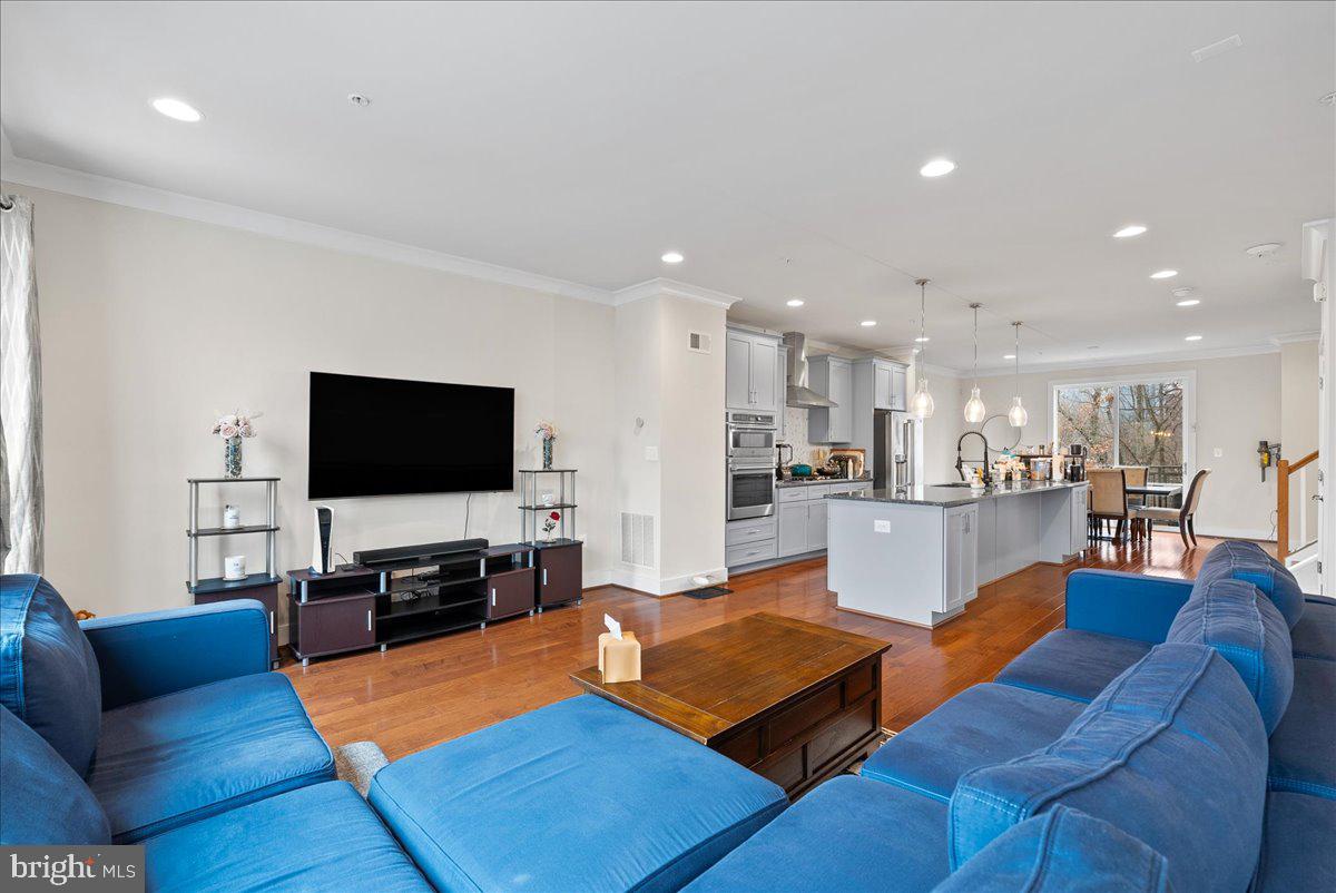 PRESERVE AT WESTFIELDS - Residential Lease