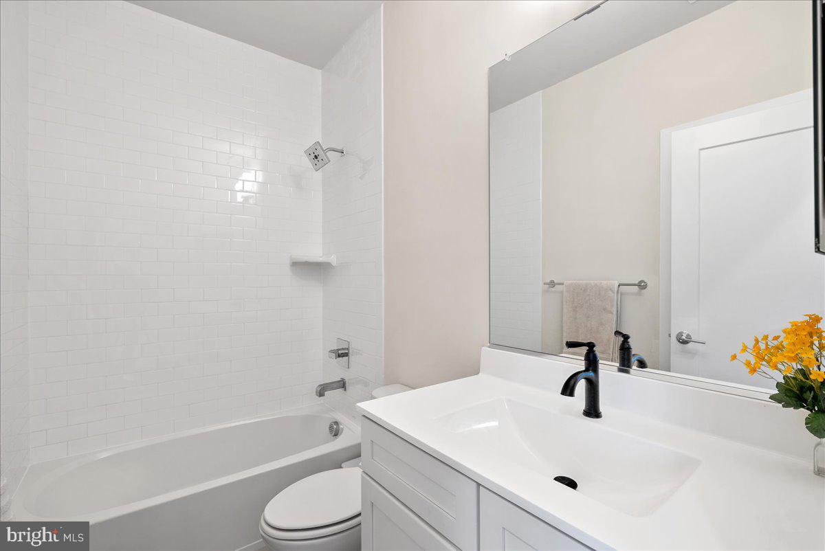 PRESERVE AT WESTFIELDS - Residential Lease