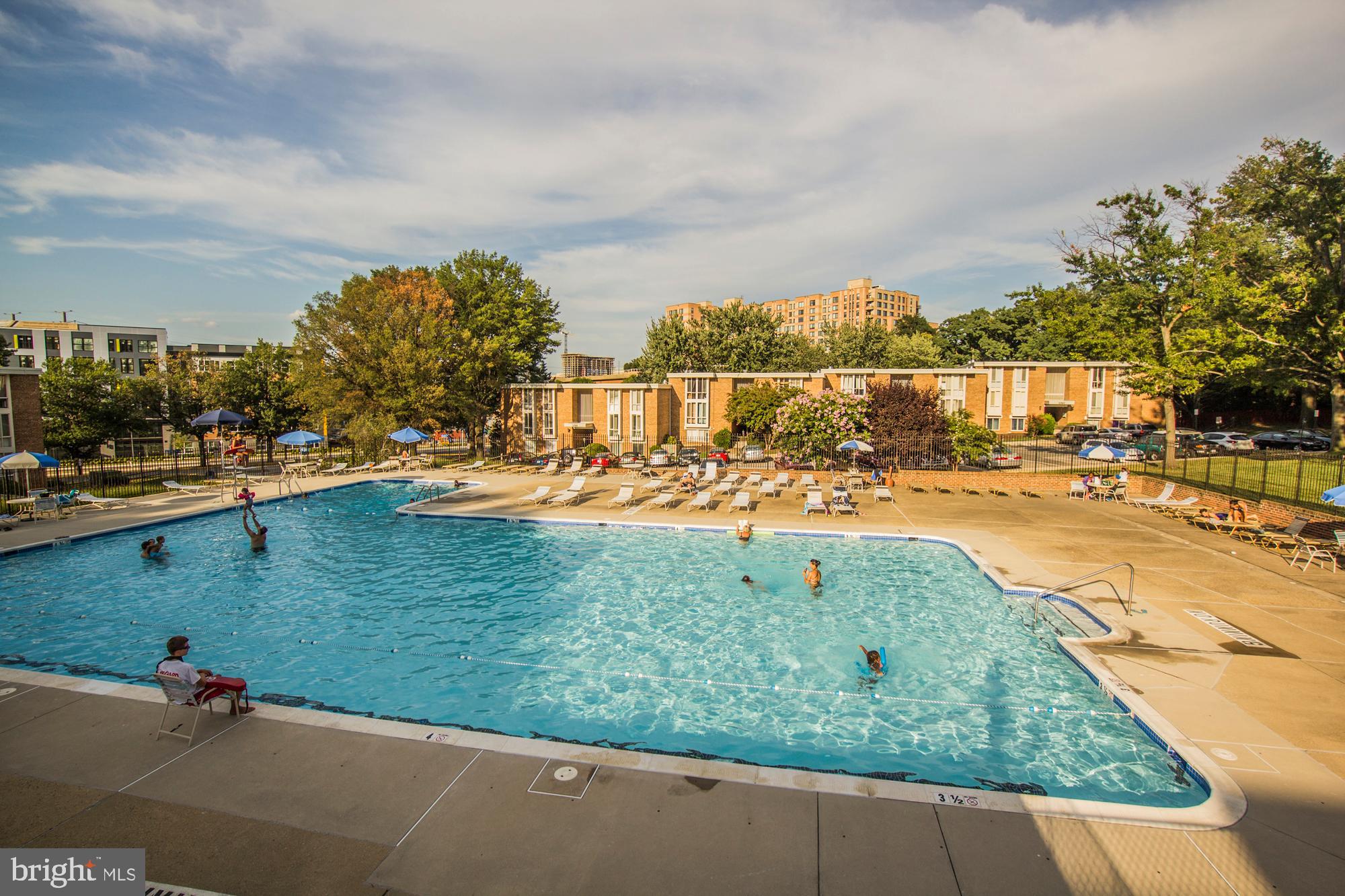 HUNTINGTON CLUB - Residential