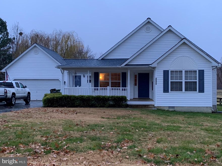 Beautiful, one level, 3 bedroom, 2 bath home in a nice neighborhood.  Rooms and closets are spacious and house is well cared for.  There's a large deck on the back for relaxing and entertaining.  Golf course is behind the house and a club house and restaurant are nearby.  The community features a park and water access.  Furniture is optional, it can be removed, left or purchases.  Pets are on a case by case basis and all credit checks must be run by the listing agent.