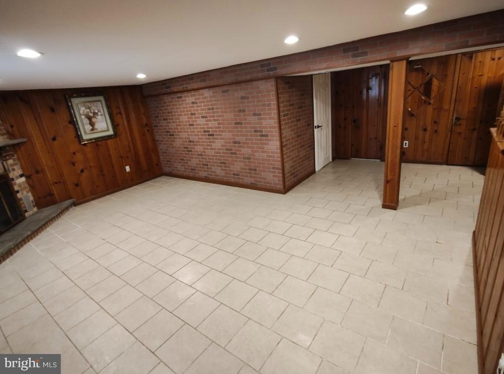 WHEATON WOODS - Residential