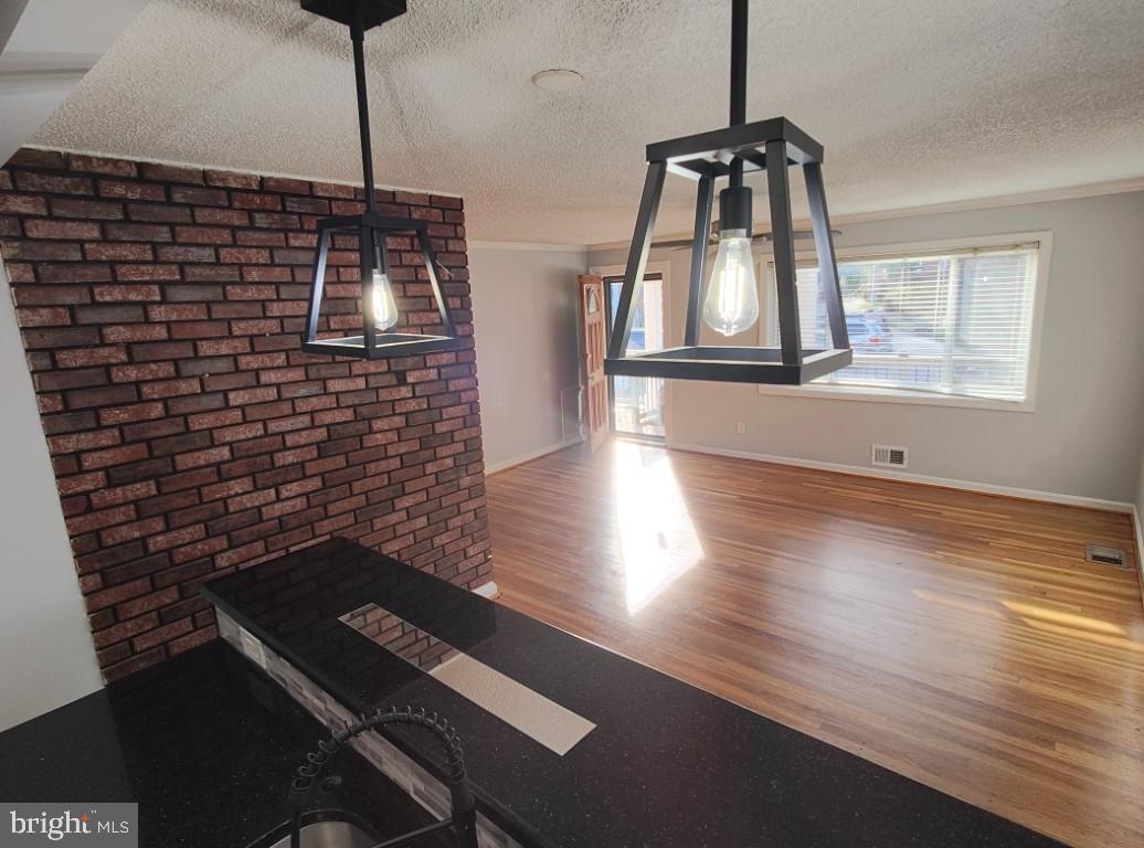 WHEATON WOODS - Residential