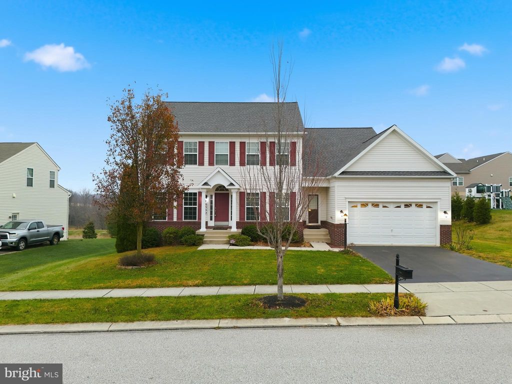 Photo of 8569 Diamond Run Court, SEVEN VALLEYS, PA 17360 (MLS # PAYK2094184)