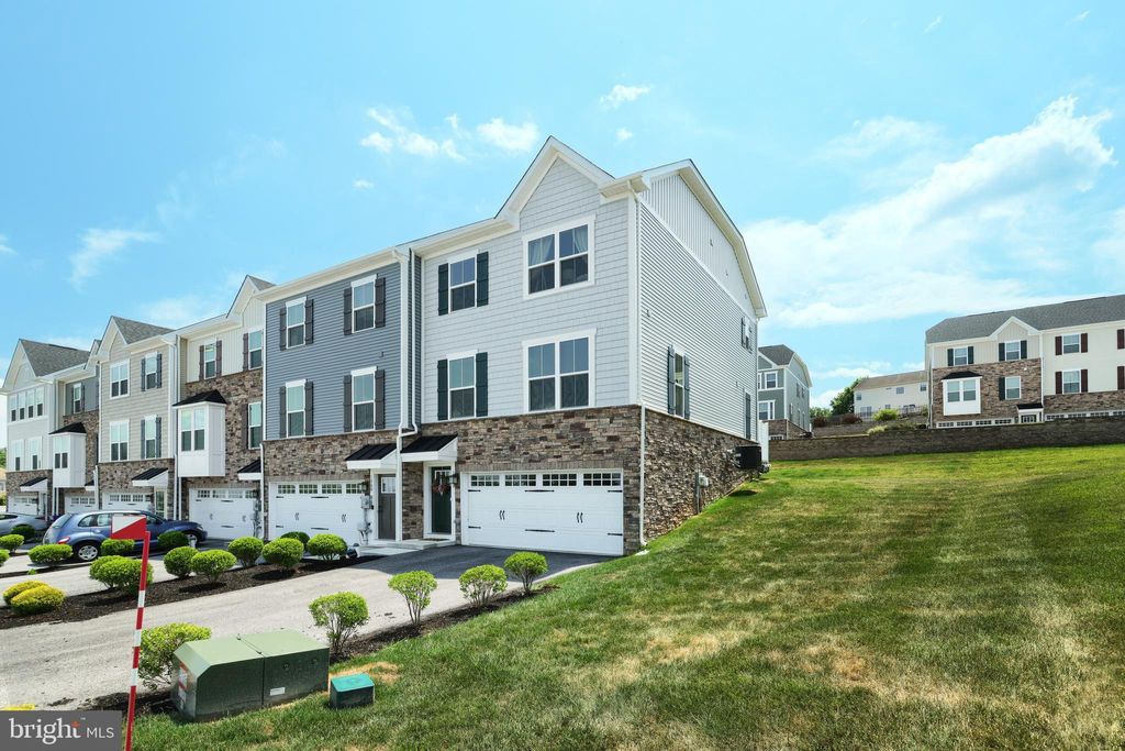 Photo of 1058 Rosecroft Lane #25, YORK, PA 17403 (MLS # PAYK2090978)