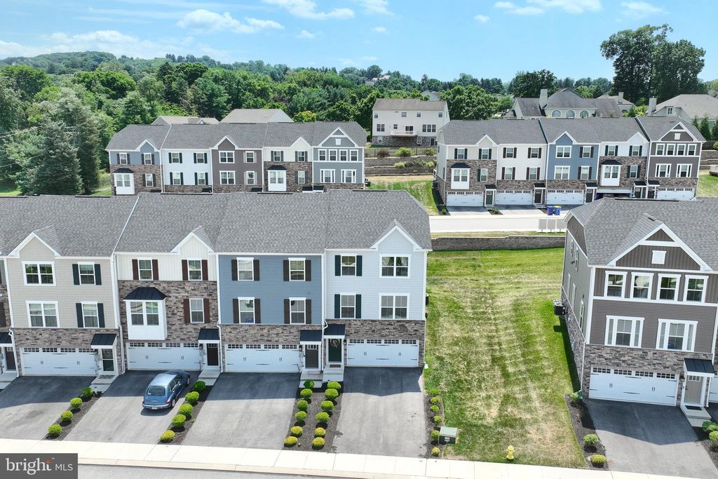 Photo of 1058 Rosecroft Lane #25, YORK, PA 17403 (MLS # PAYK2090978)