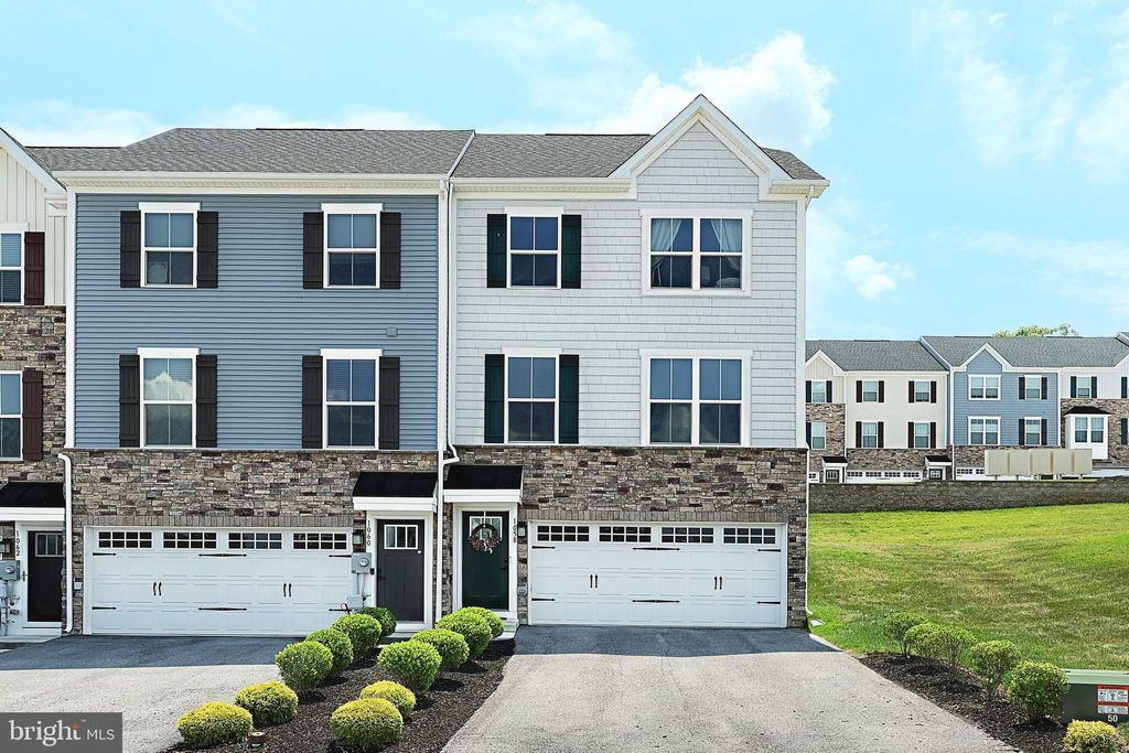 Photo of 1058 Rosecroft Lane #25, YORK, PA 17403 (MLS # PAYK2090978)