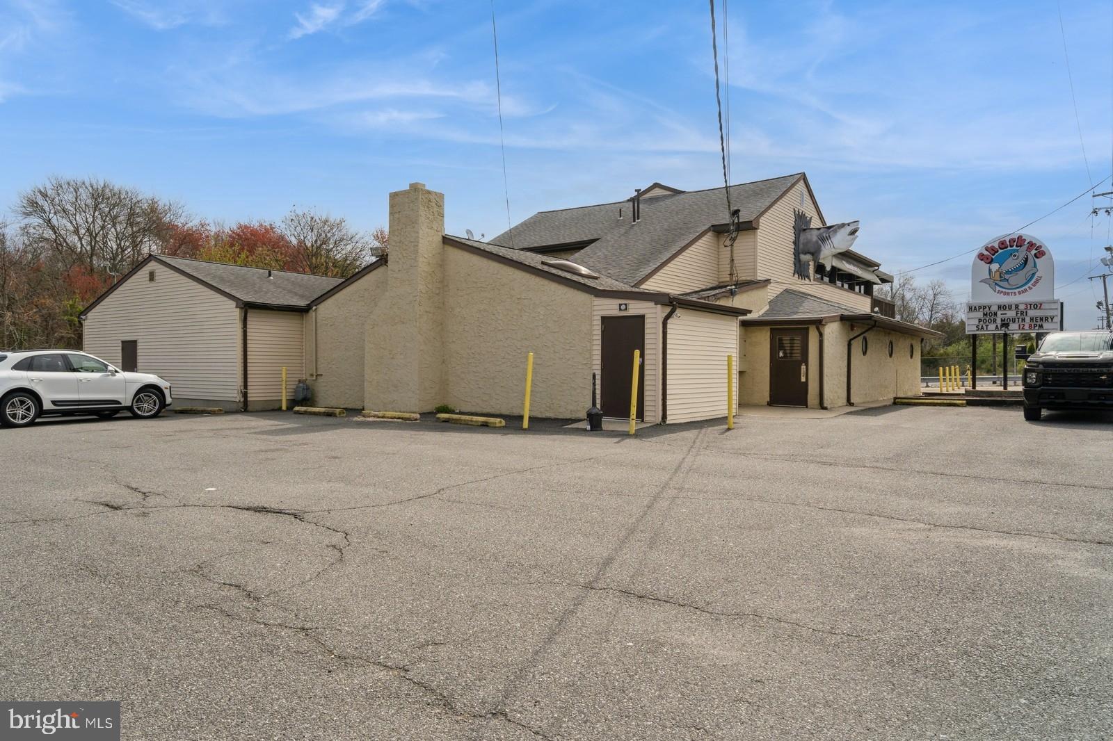 820 N BLACK HORSE PK