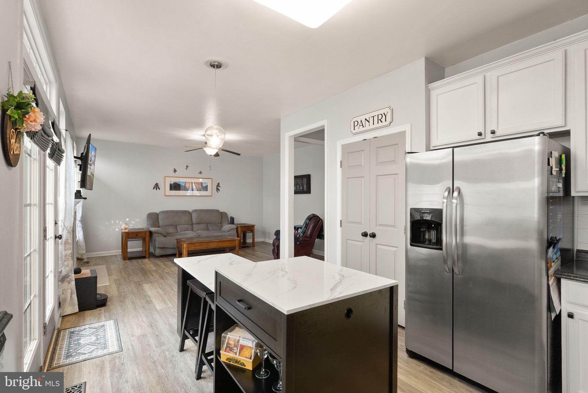 THREE FLAGS - Residential