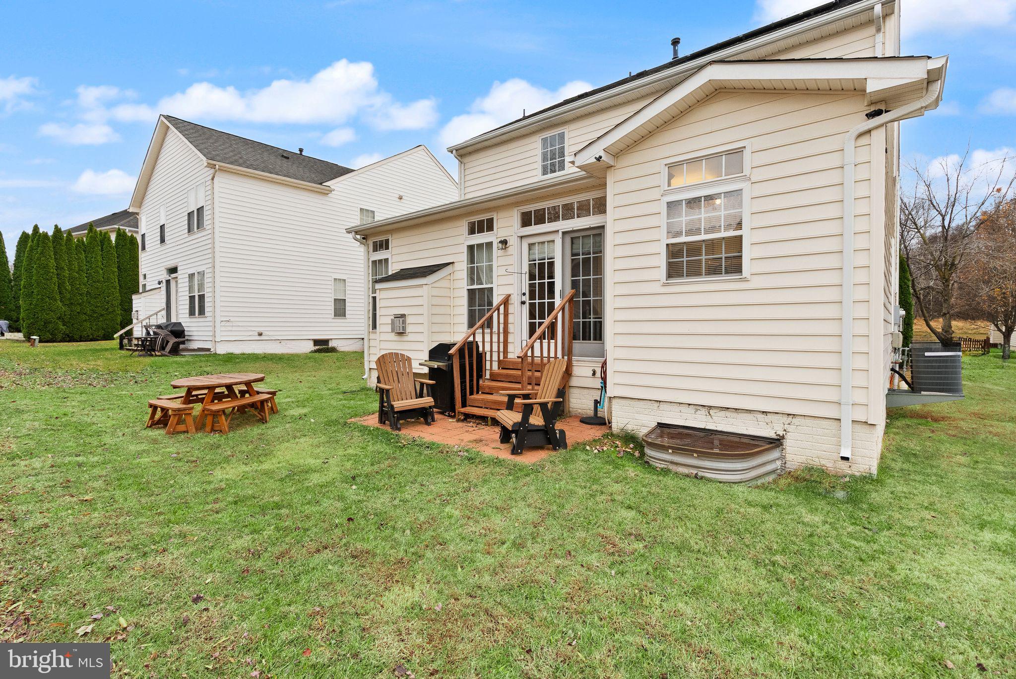 THREE FLAGS - Residential