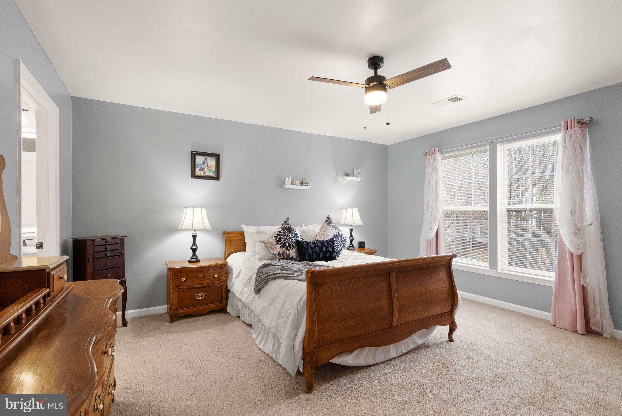 THREE FLAGS - Residential