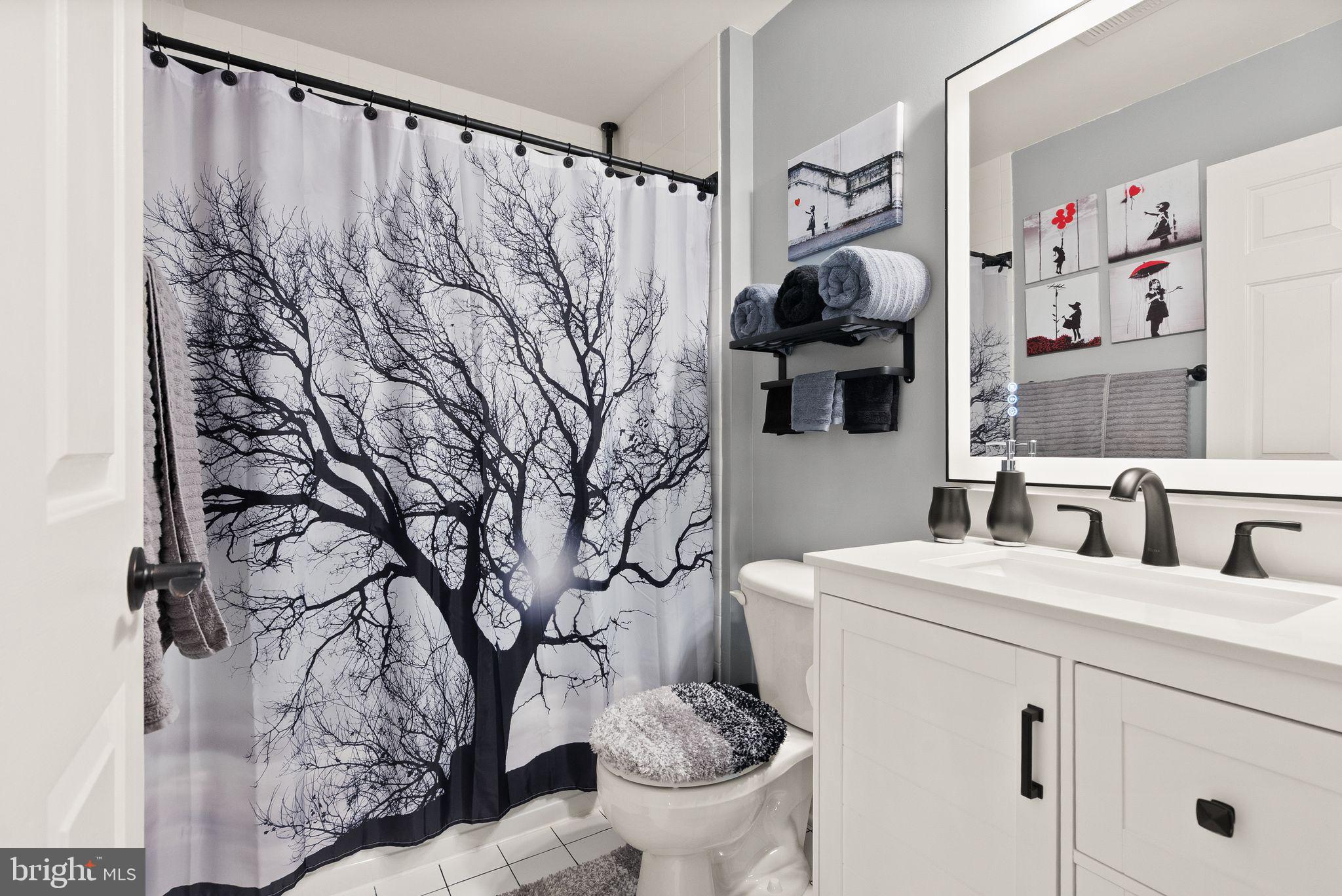 THREE FLAGS - Residential