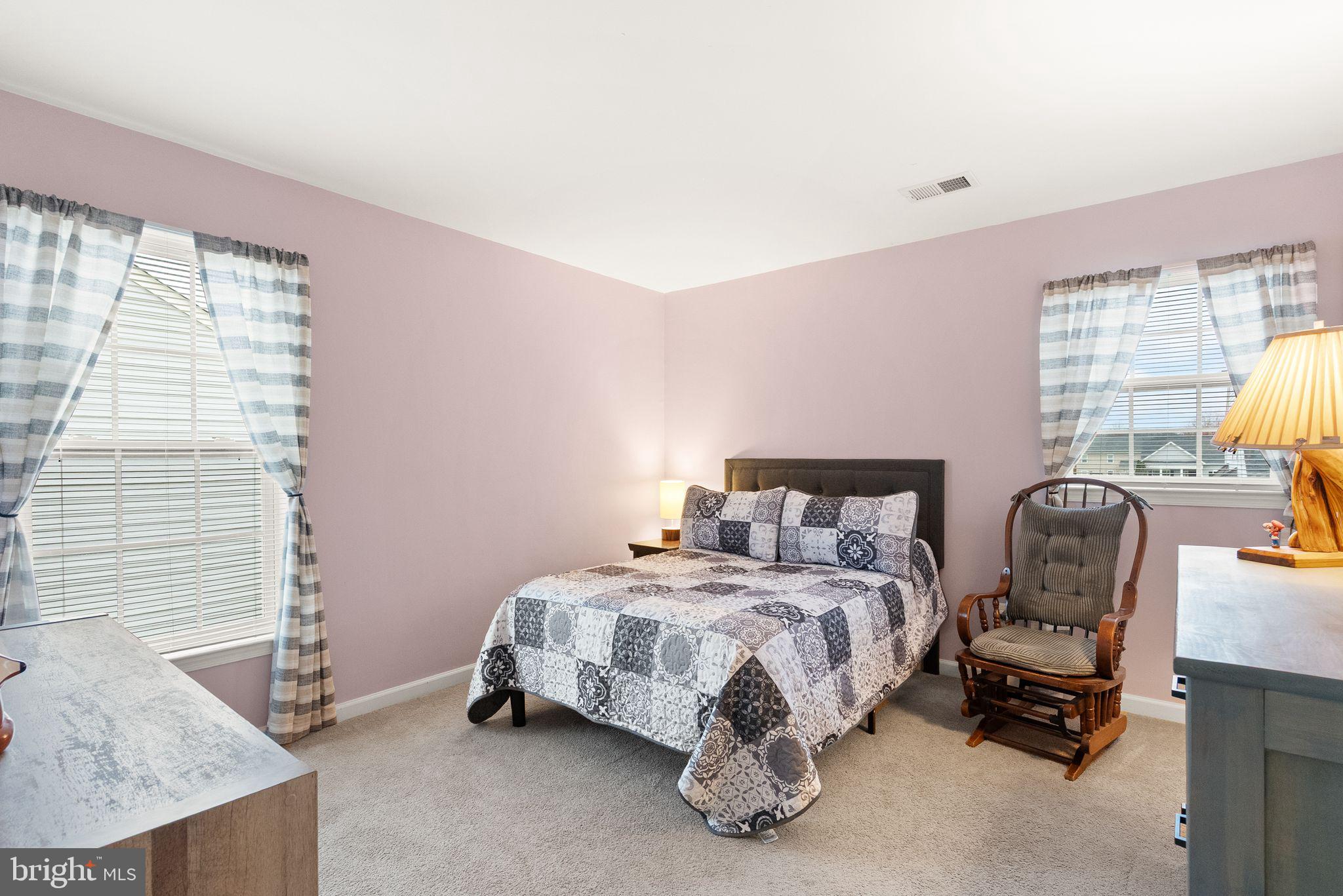 THREE FLAGS - Residential