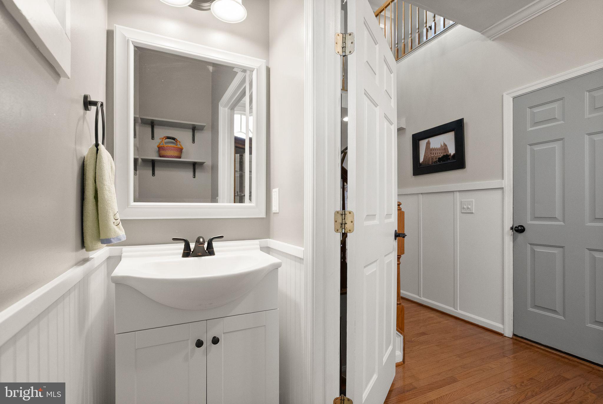 THREE FLAGS - Residential