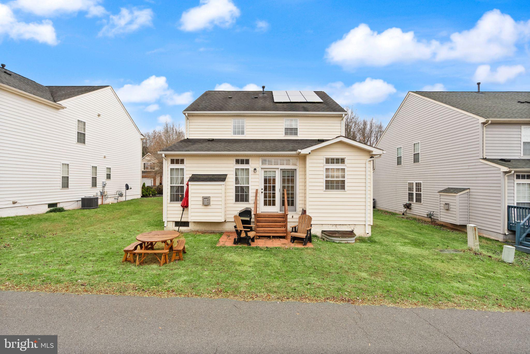 THREE FLAGS - Residential