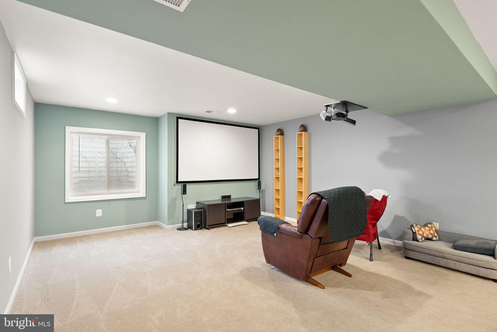 THREE FLAGS - Residential