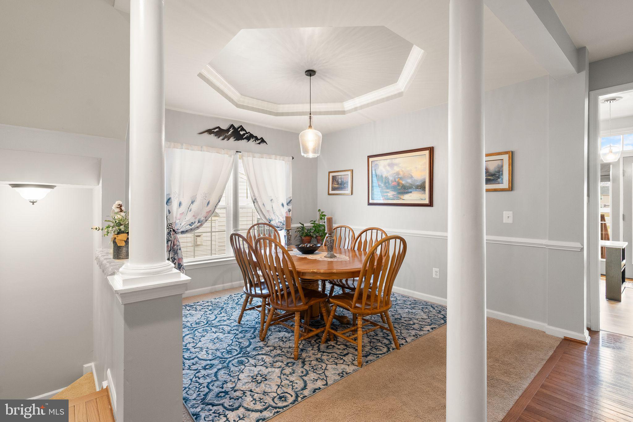 THREE FLAGS - Residential