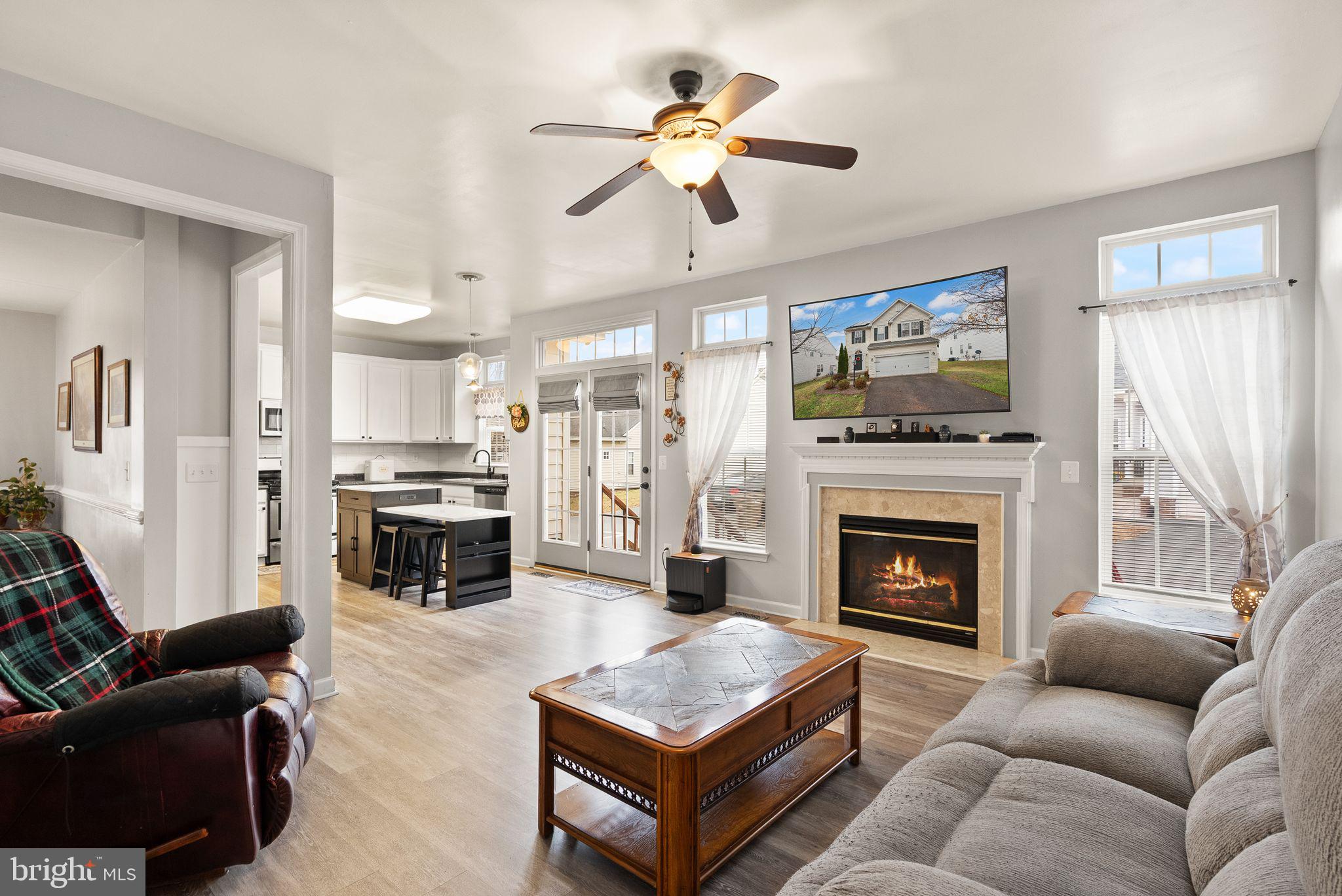 THREE FLAGS - Residential