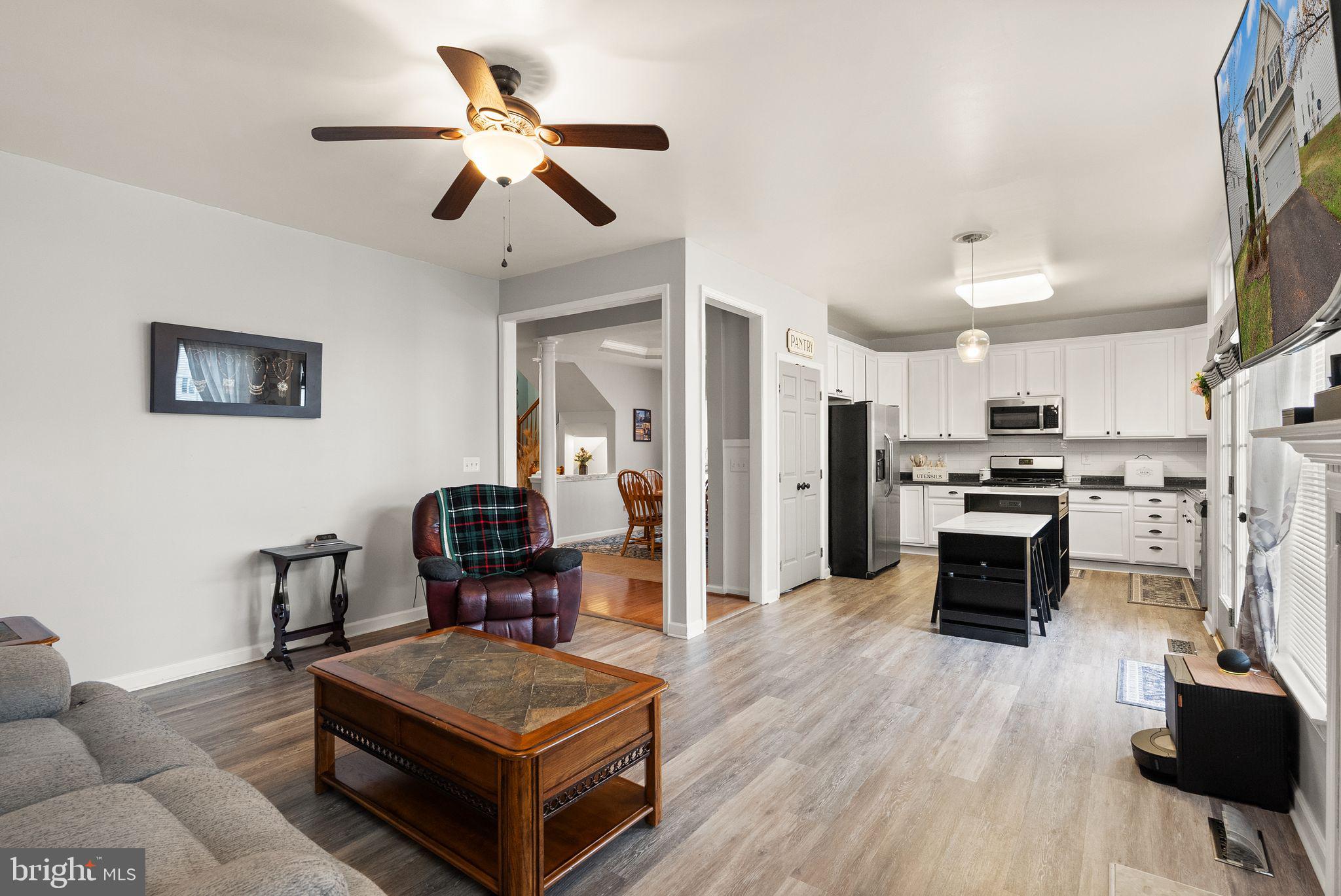 THREE FLAGS - Residential