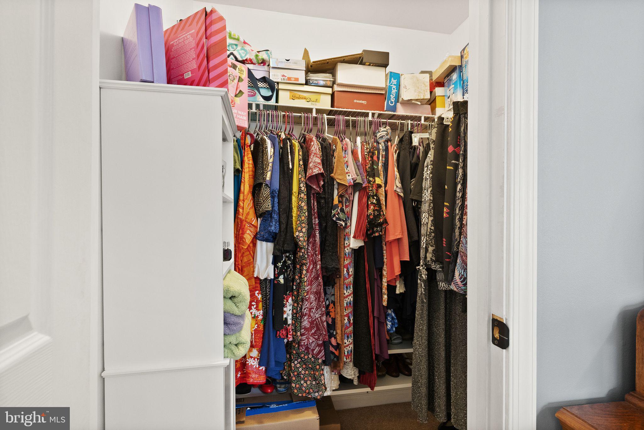 THREE FLAGS - Residential